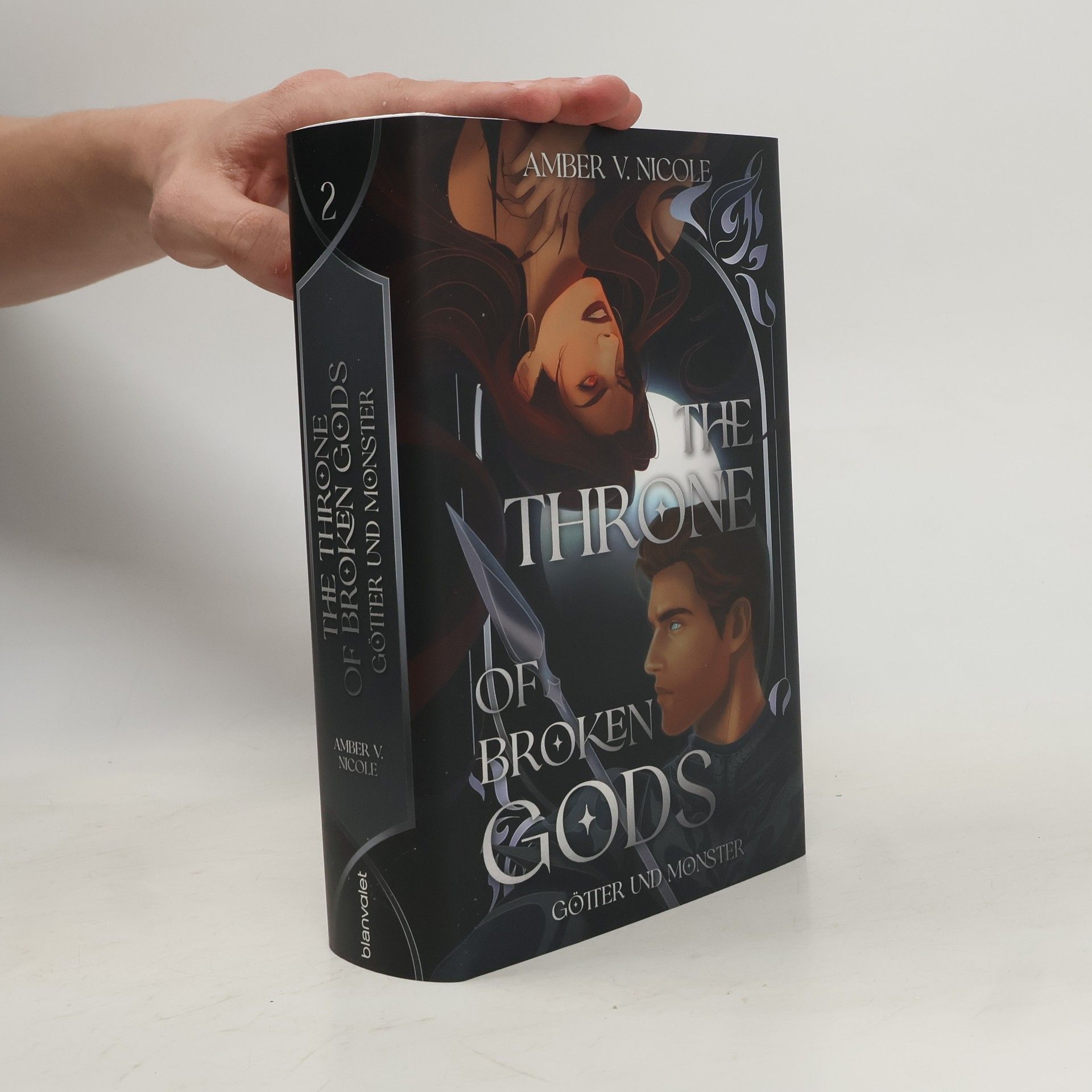 Amber V. Nicole The Throne of Broken Gods 2