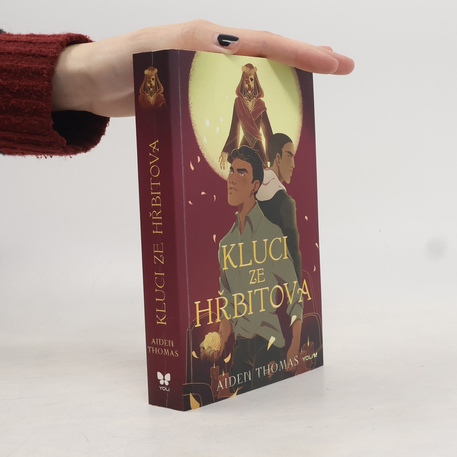 Aiden Thomas Kluci ze hřbitova