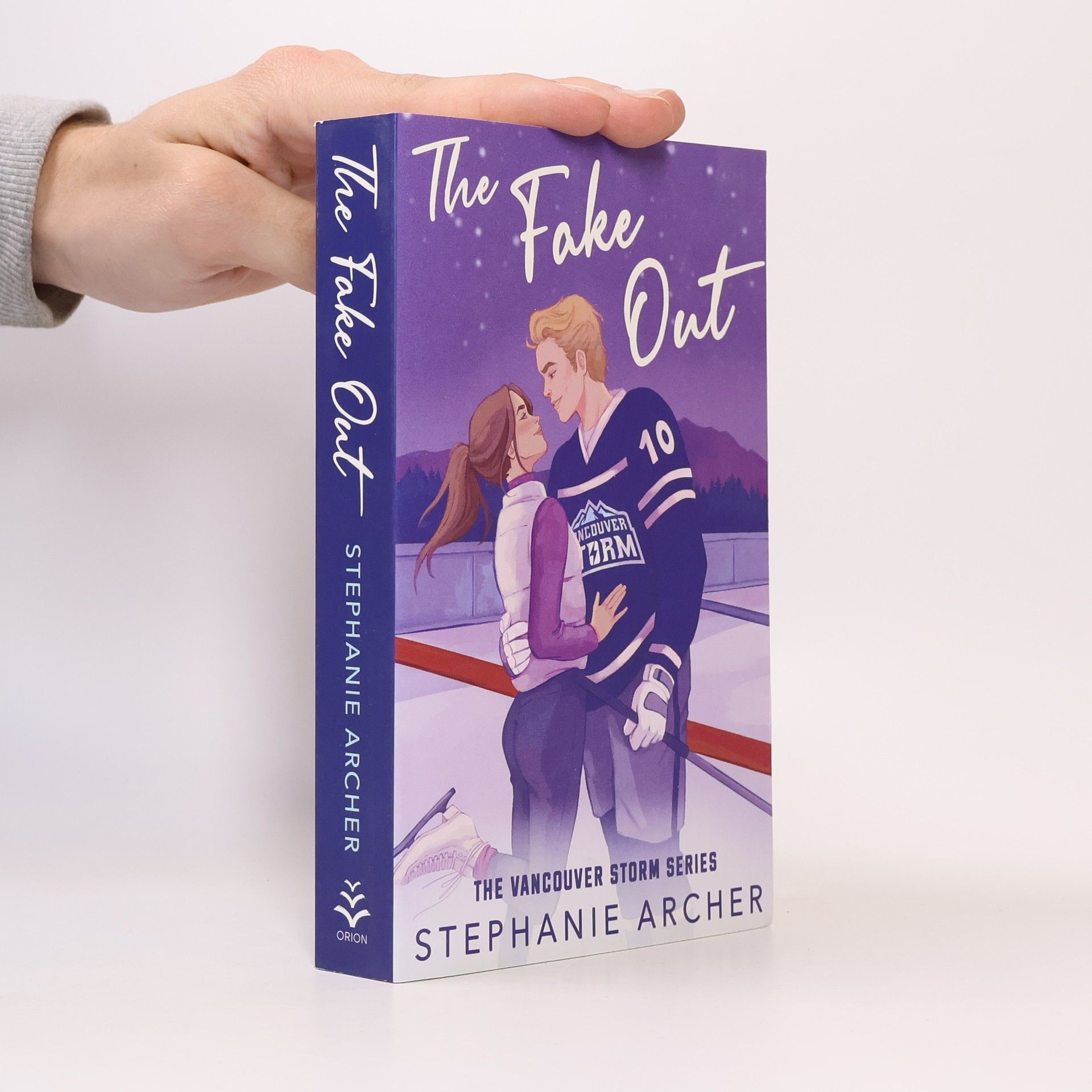 Stephanie Archer The Fake Out