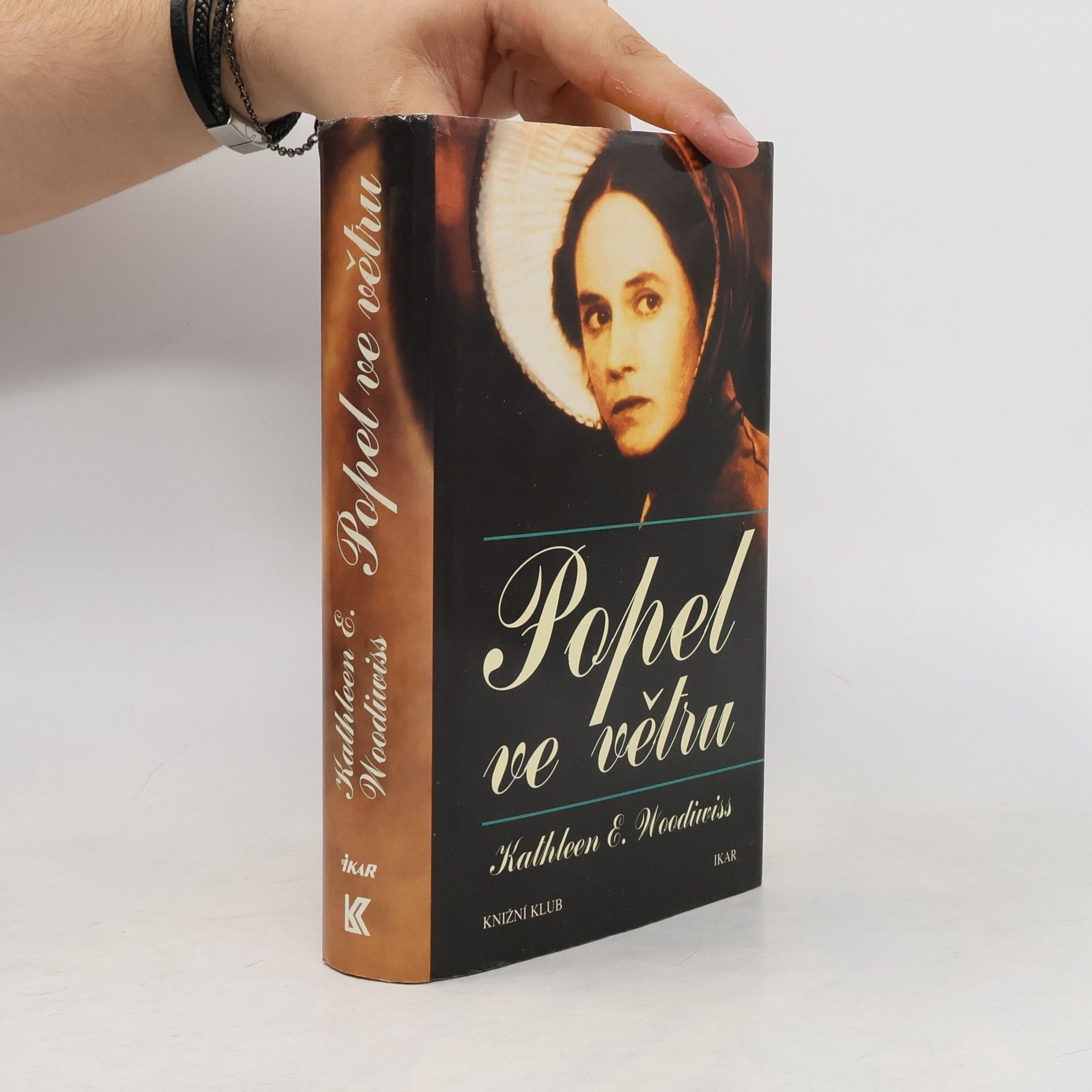 Kathleen E. Woodiwiss Popel ve větru
