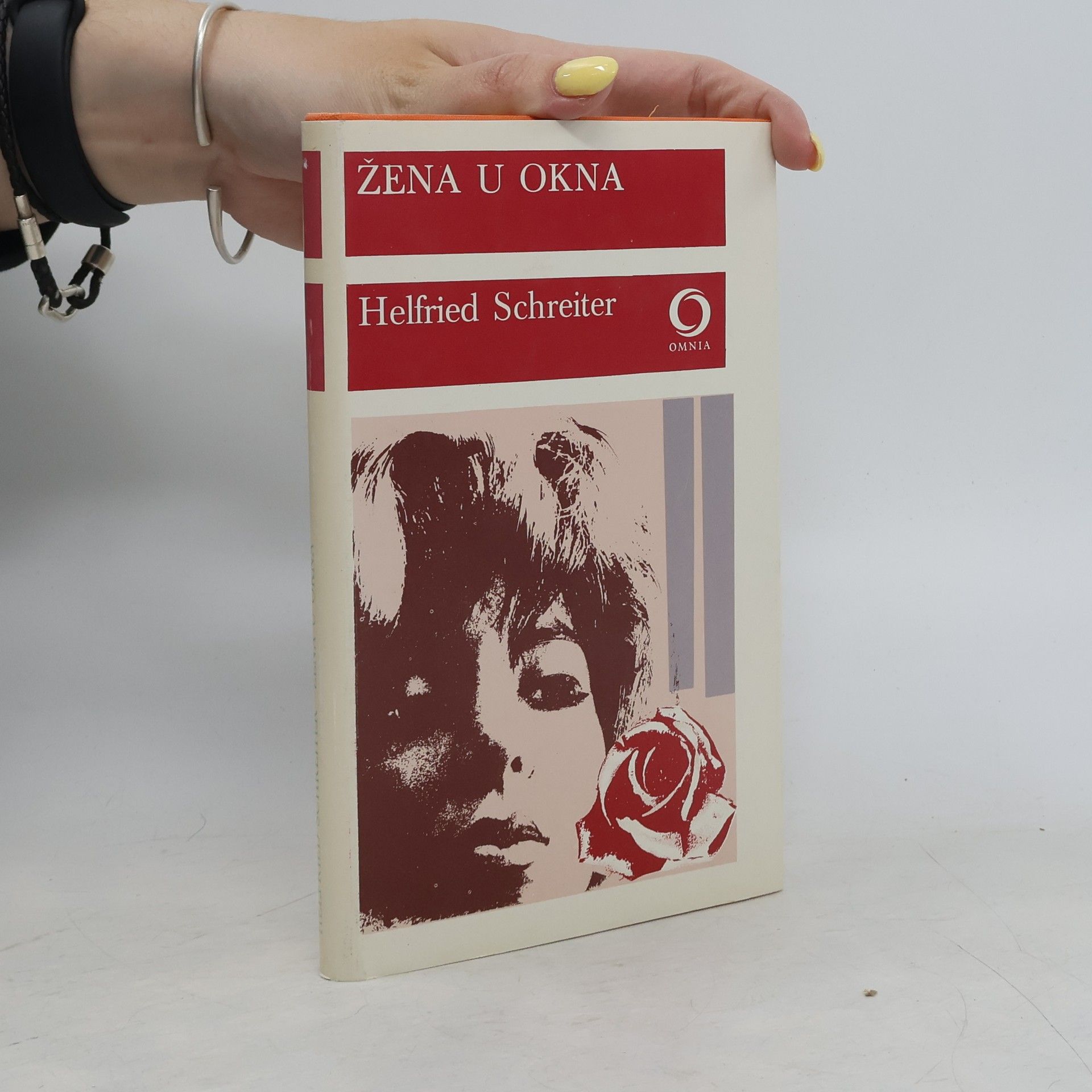 Žena u okna