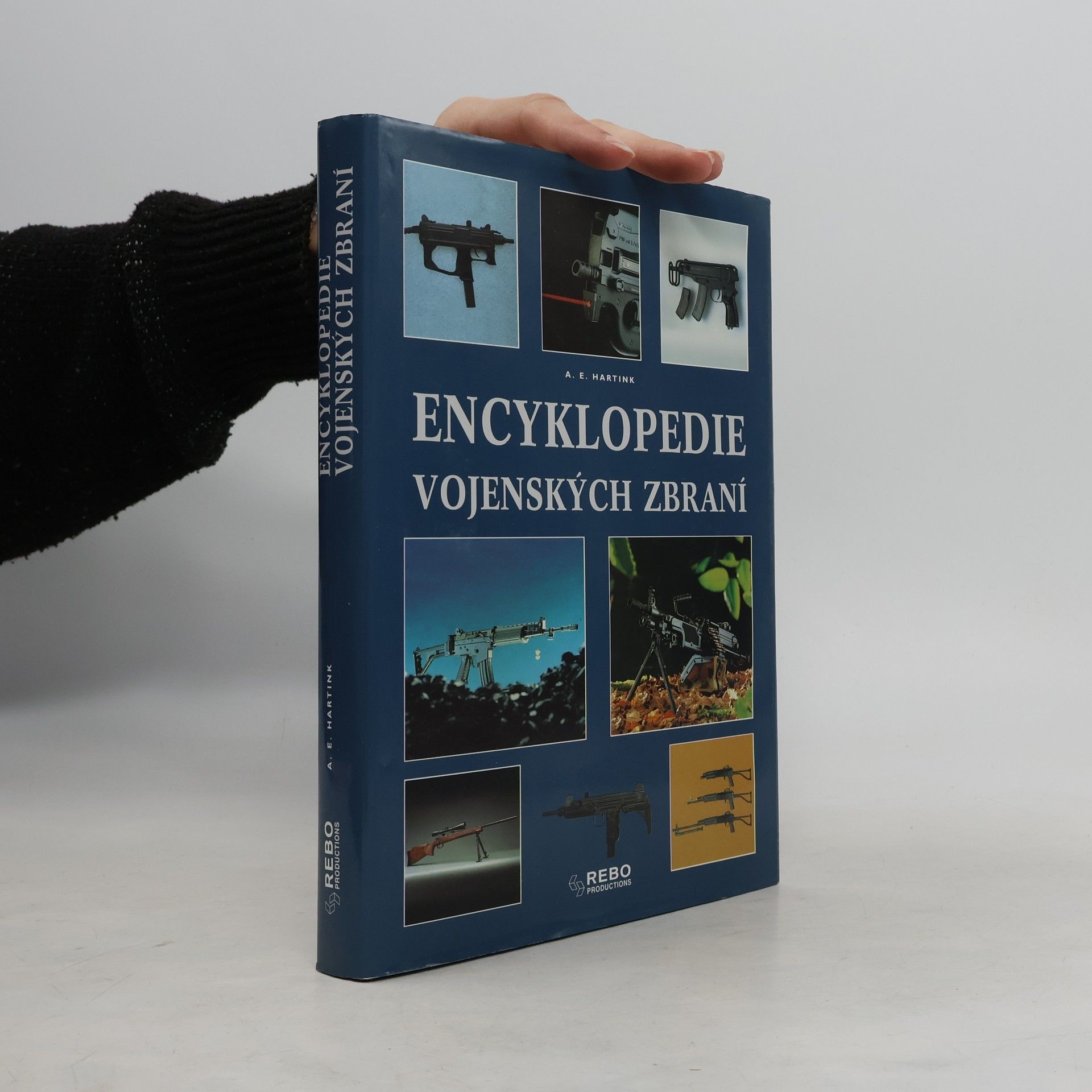 A. E. Hartink Encyklopedie vojenských zbraní
