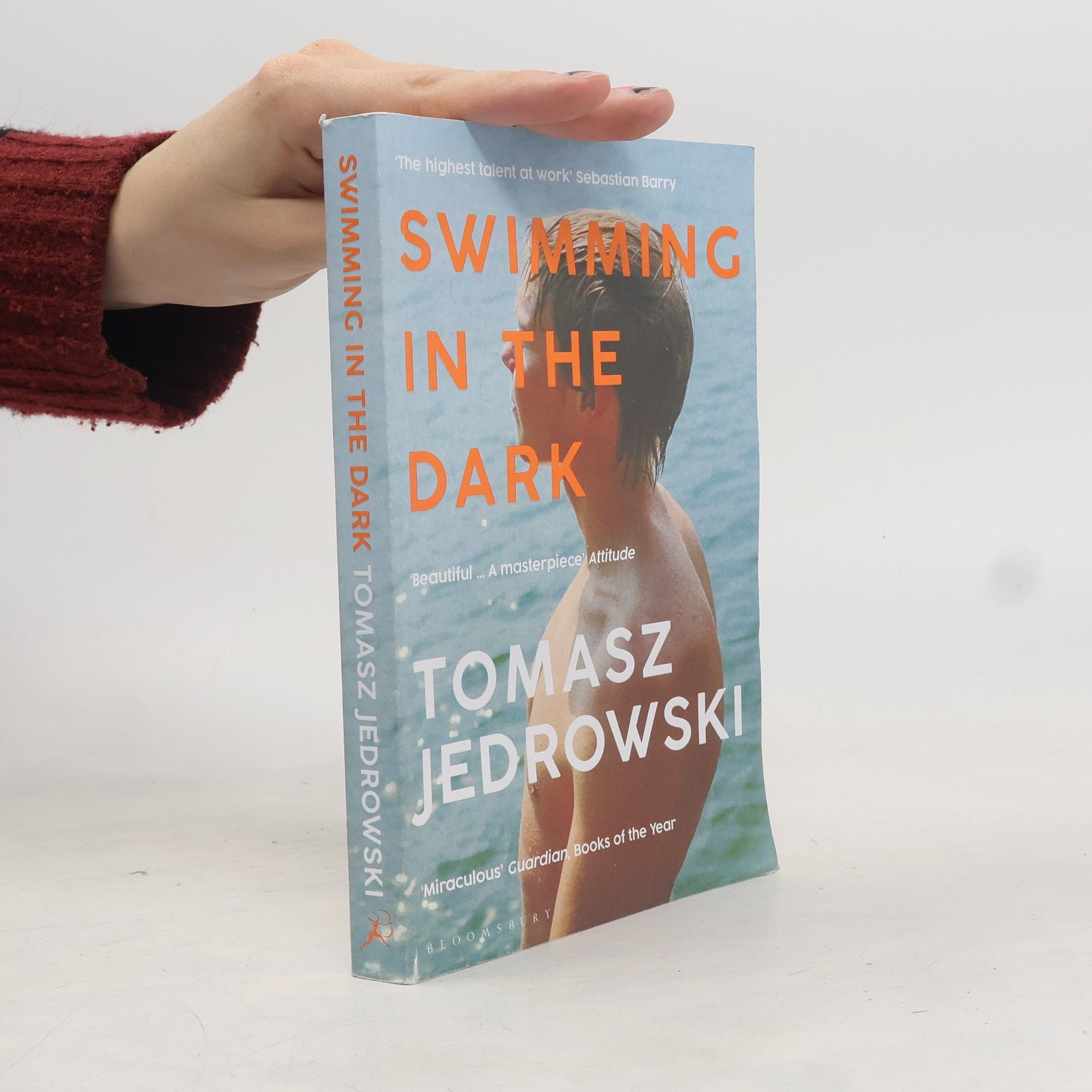 Tomasz Jędrowski Swimming in the dark