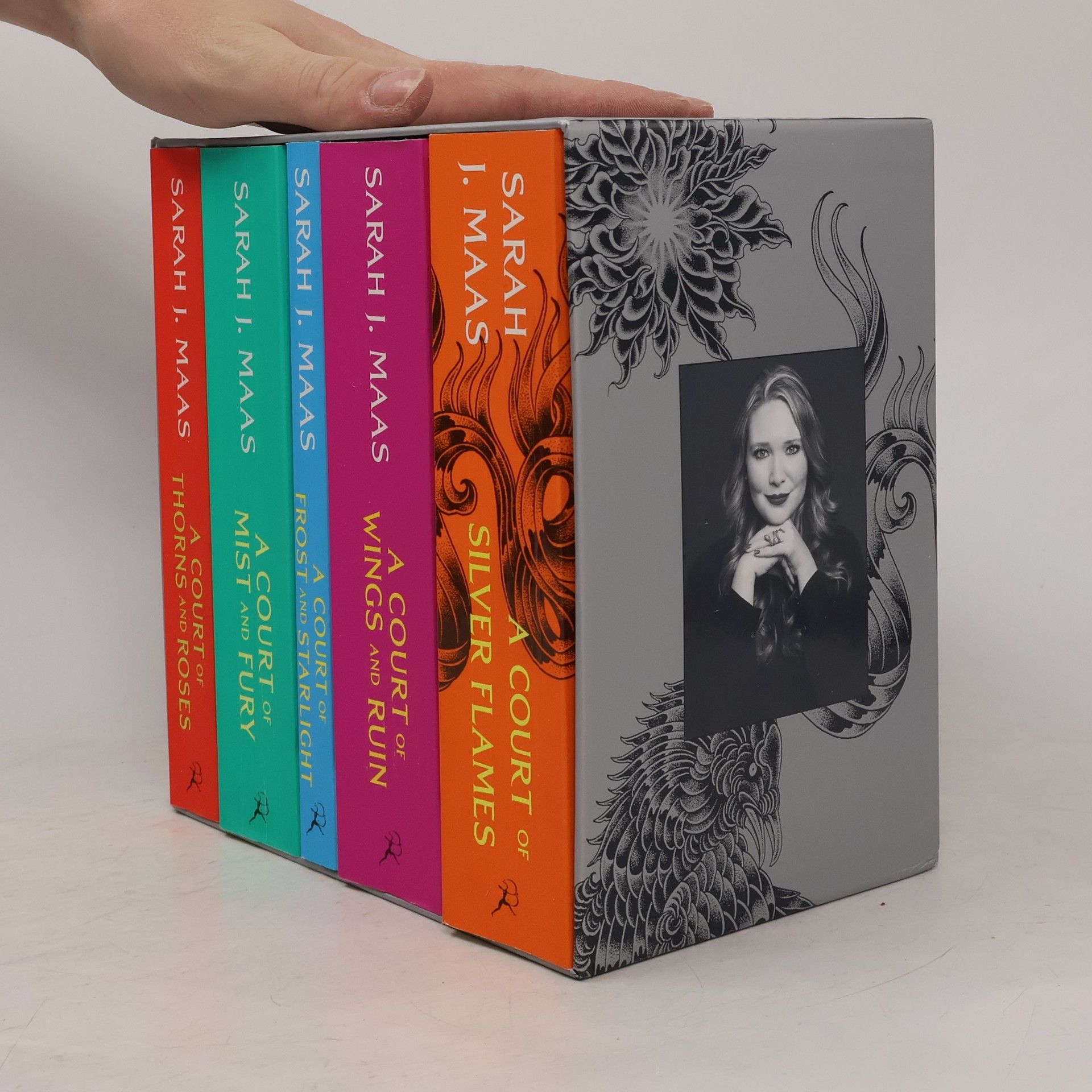 Sarah J. Maas A court of Thorns and Roses (1-5)