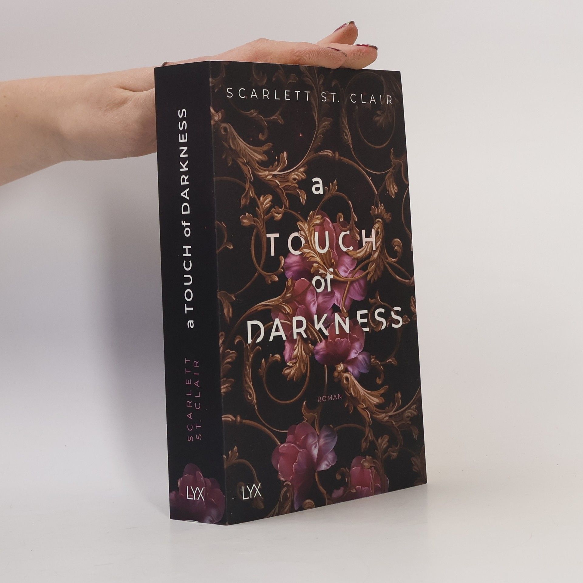 Scarlett St. Clair A Touch of Darkness
