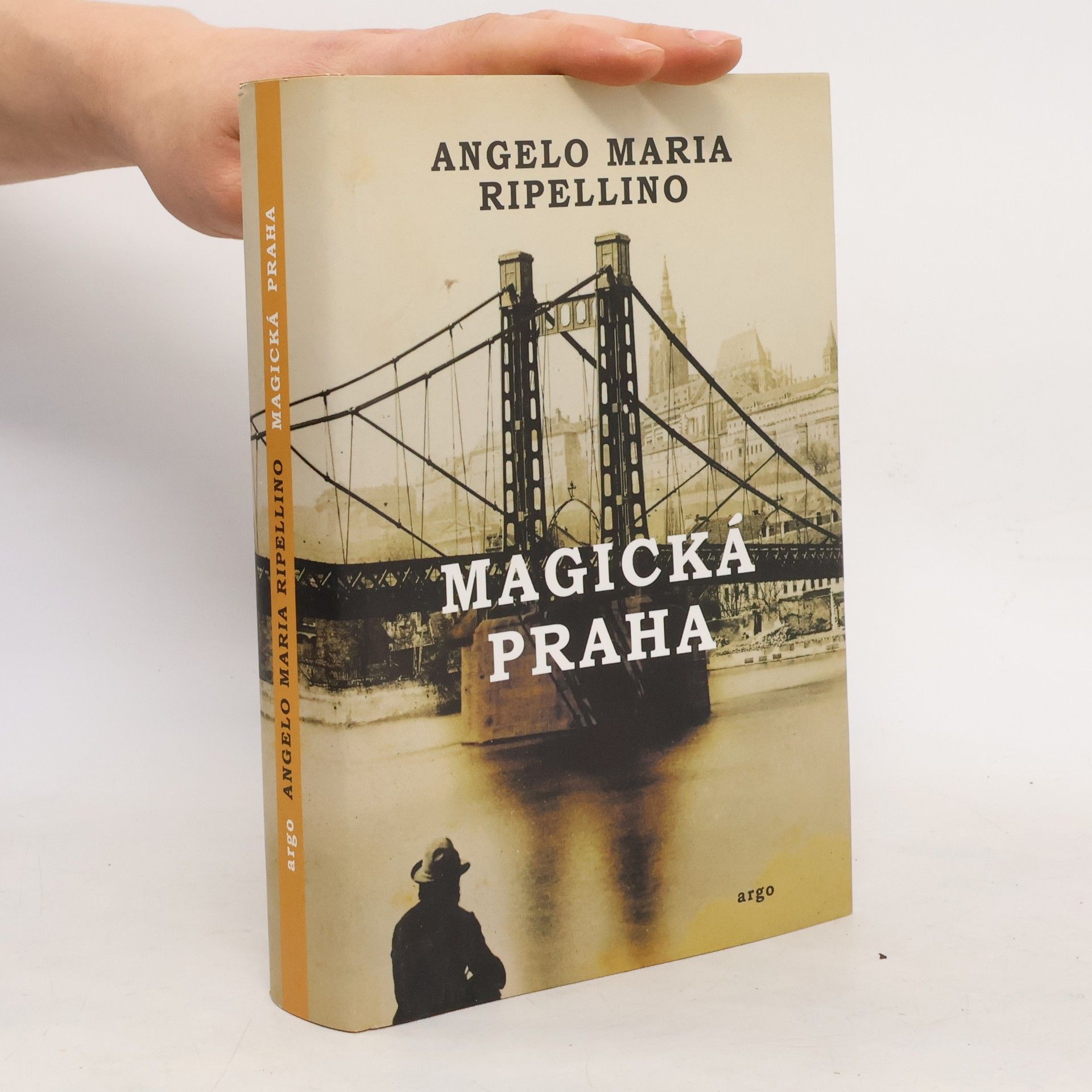 Анджело Мария Рипеллино Magická Praha