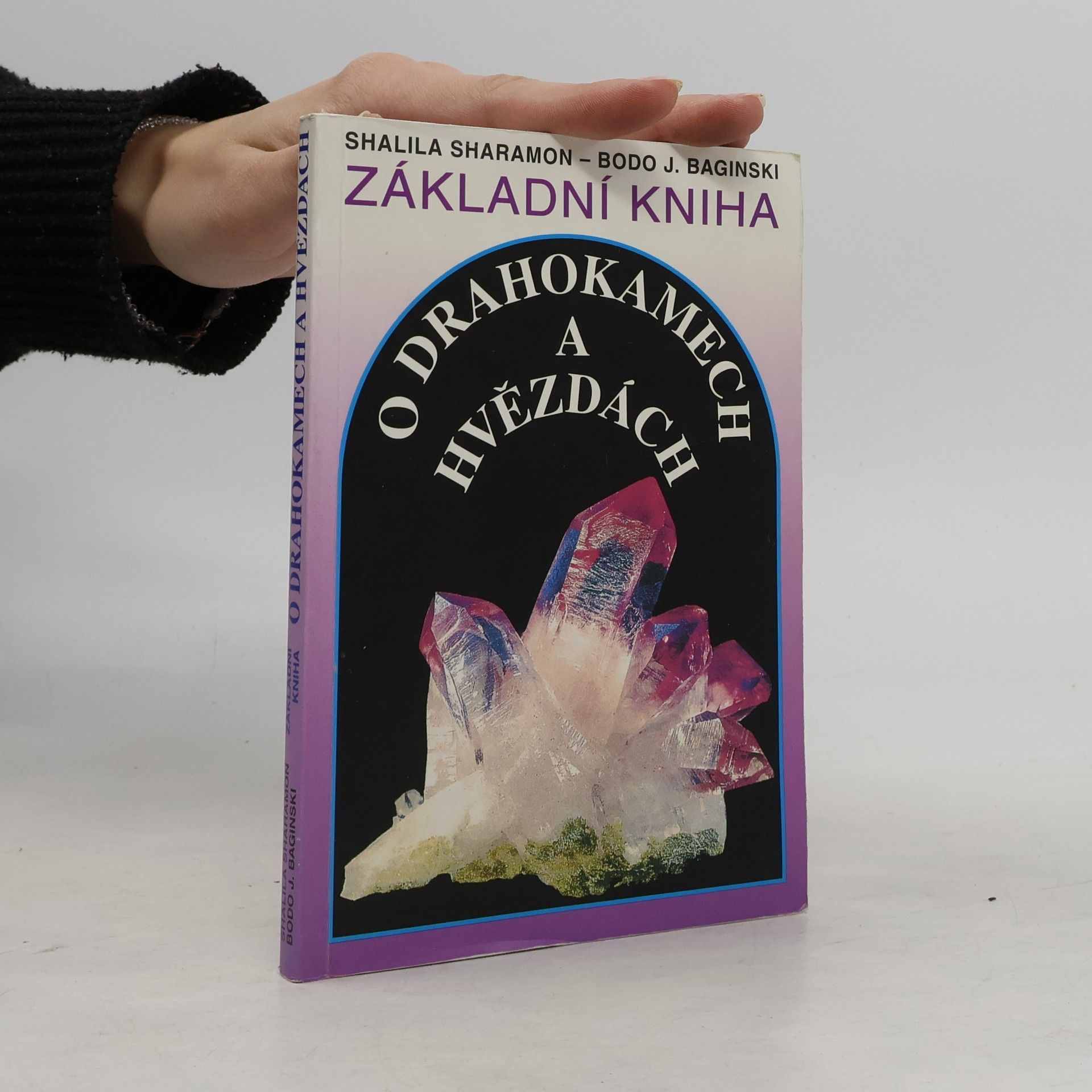 Shalila Sharamon Základní kniha o drahokamech a hvězdách. Tajemné síly drahých kamenů a jejich vztah k dvanácti znamením zvěrokruhu