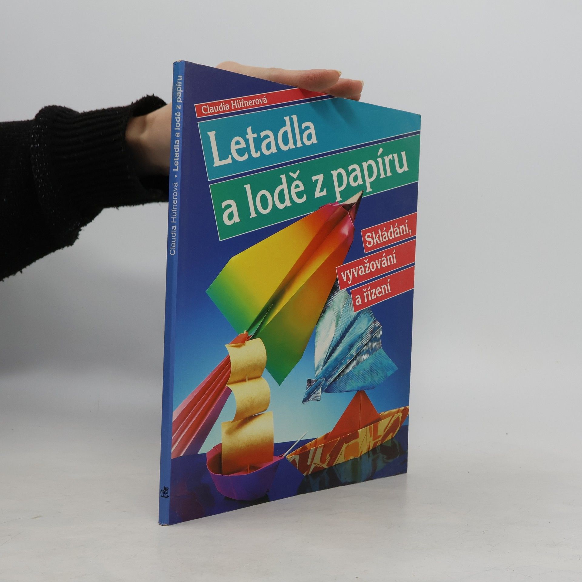 Claudia Hüfner Letadla a lodě z papíru : Skládání, vyvažování a řízení