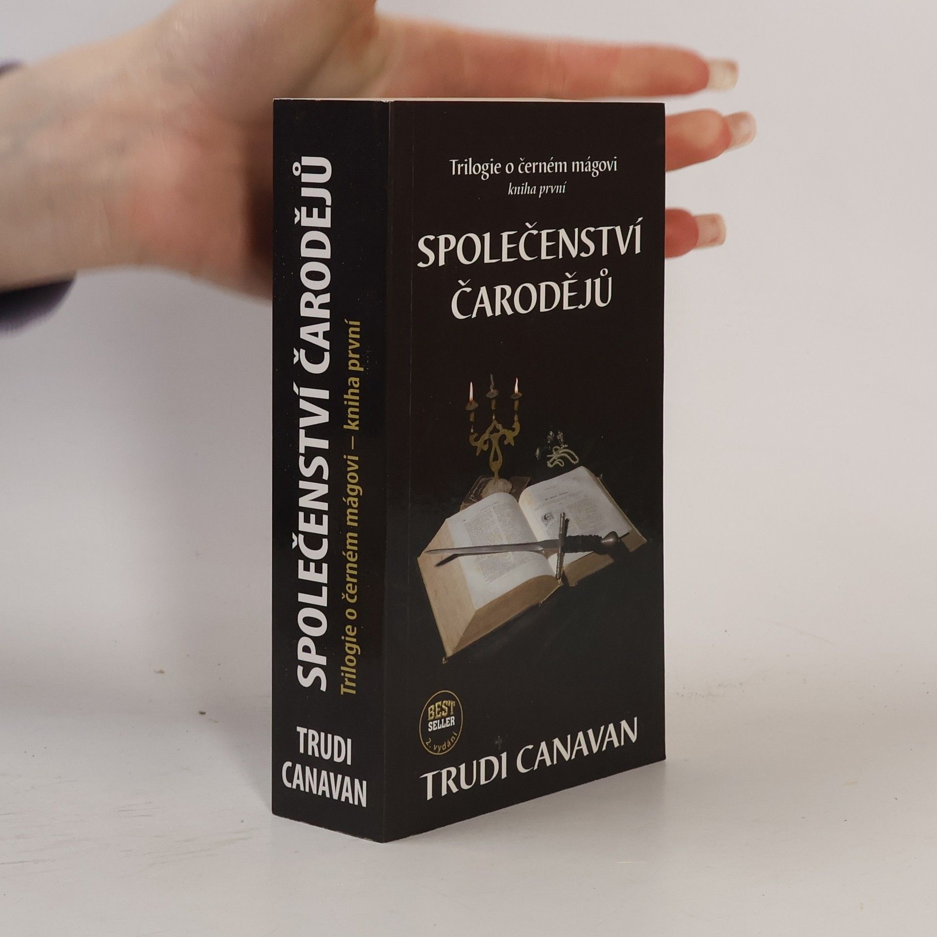 Trudi Canavan Společenství čarodějů