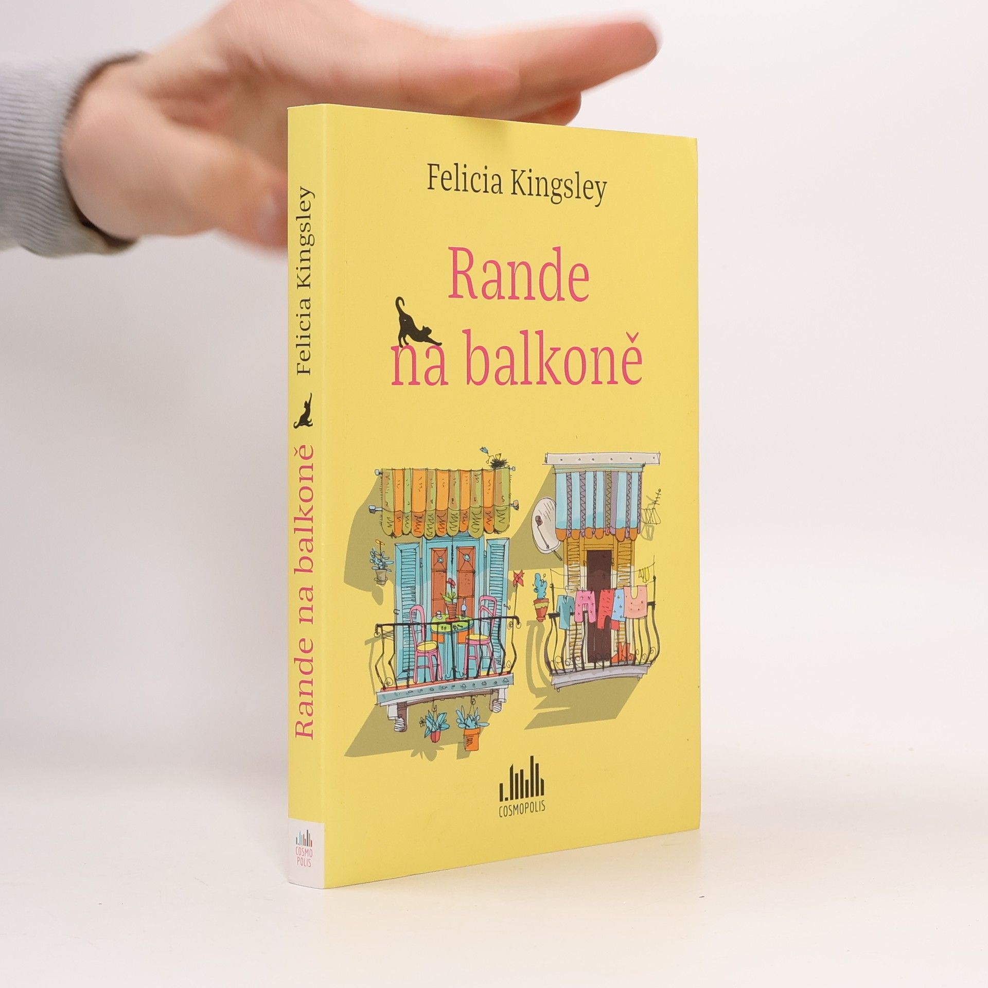 Felicia Kingsley Rande na balkoně