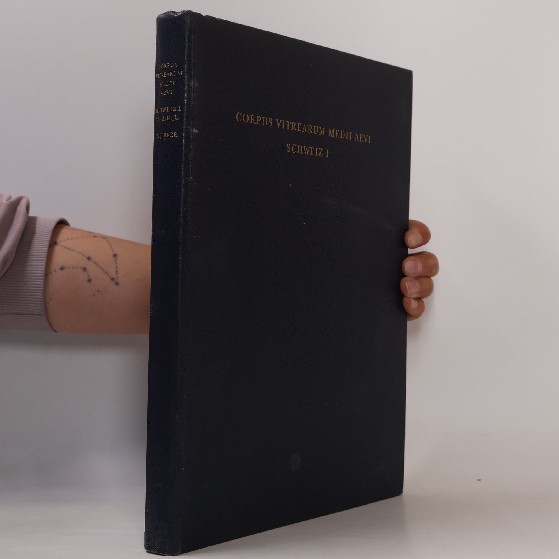 Ellen J. Beer Corpus Vitrearum Medii Aevi. Die Glasmalereien der Schweiz vom 12. bis zum Beginn des 14. Jahrhunderts