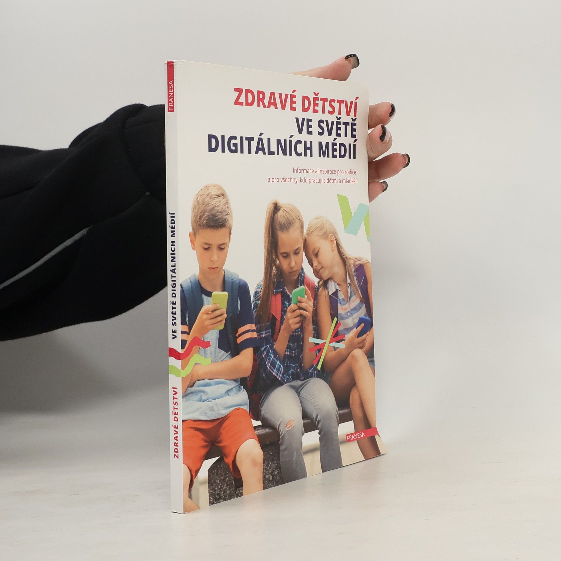 Radomil Hradil Zdravé dětství ve světě digitálních médií : informace a inspirace pro rodiče a všechny, kdo pracují s dětmi a mládeží