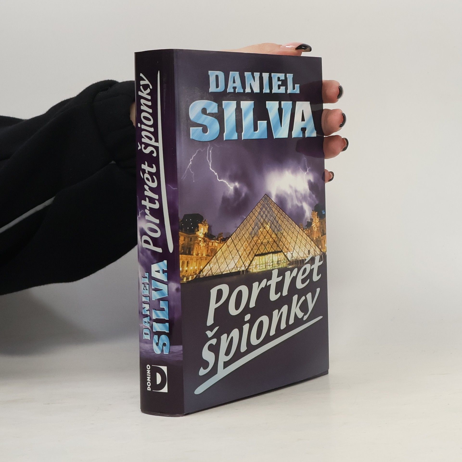 Daniel Silva Portrét špionky