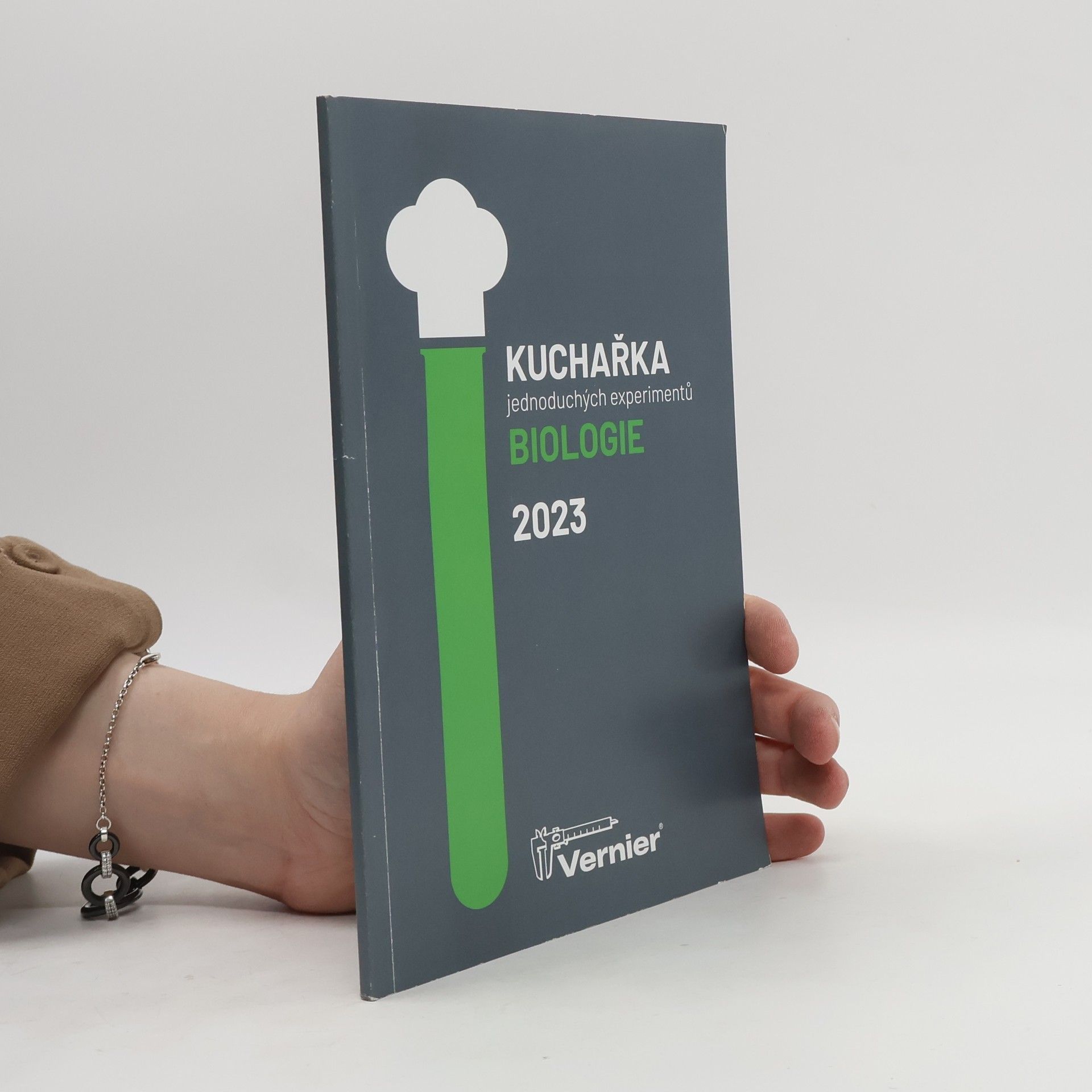 Autorenkollektiv KUCHAŘKA jednoduchých experimentů BIOLOGIE 2023