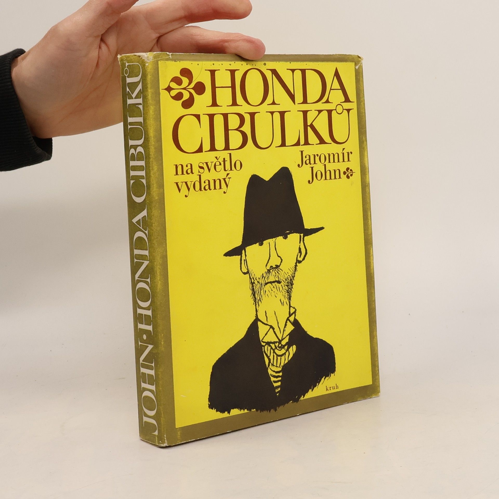 Kamil Lhoták Honda Cibulků na světlo vydaný