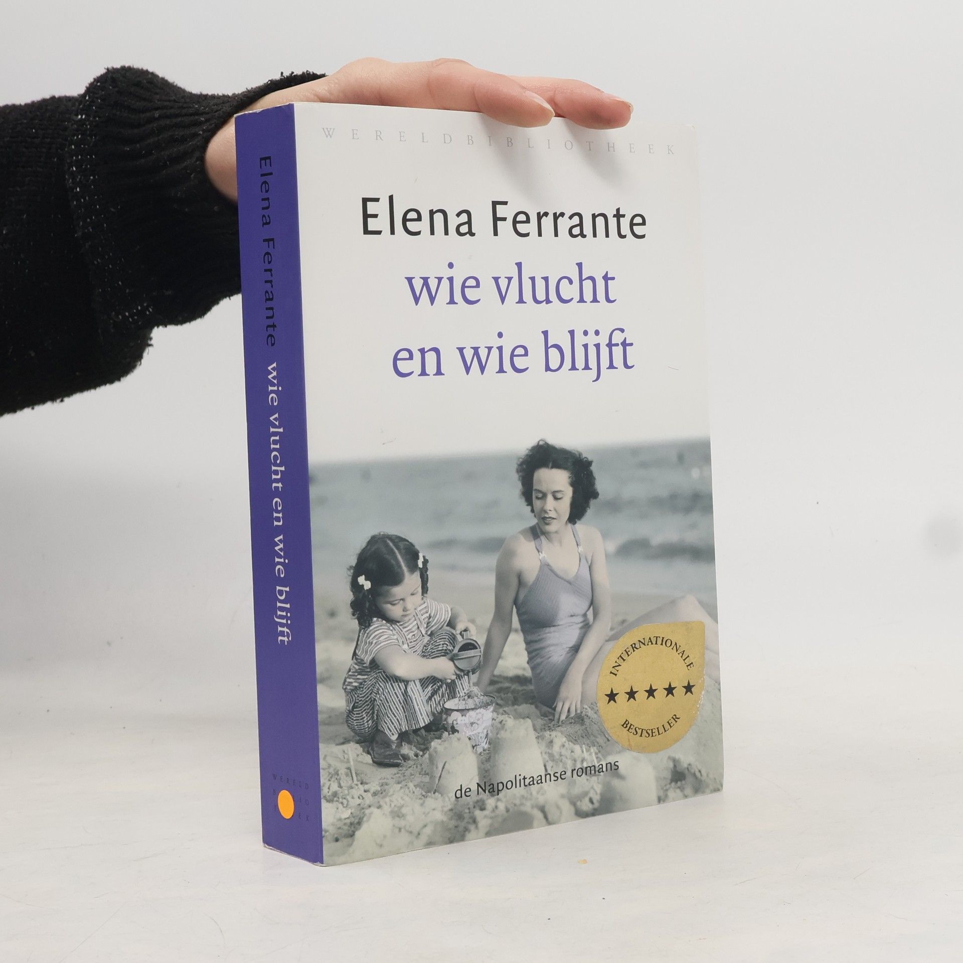 Elena Ferrante Wie vlucht en wie blijft