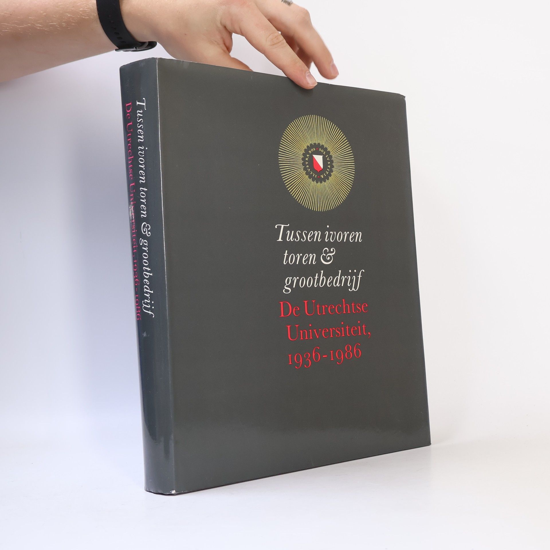 Collectif d'auteurs Tussen ivoren toren & grootbedrijf