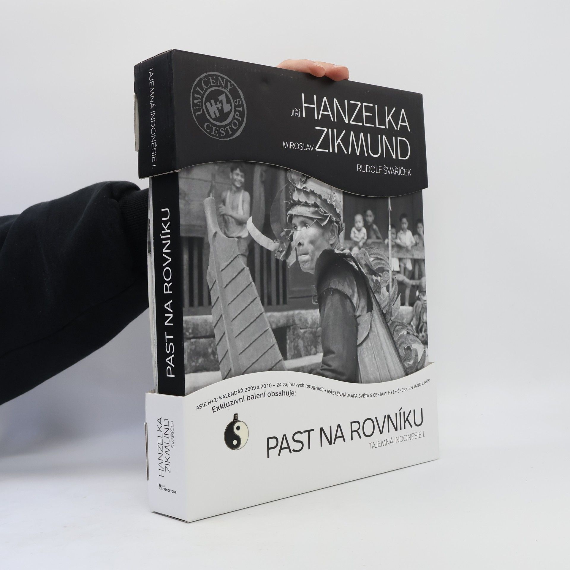 Rudolf Švaříček Past na rovníku: Tajemná Indonésie I.
