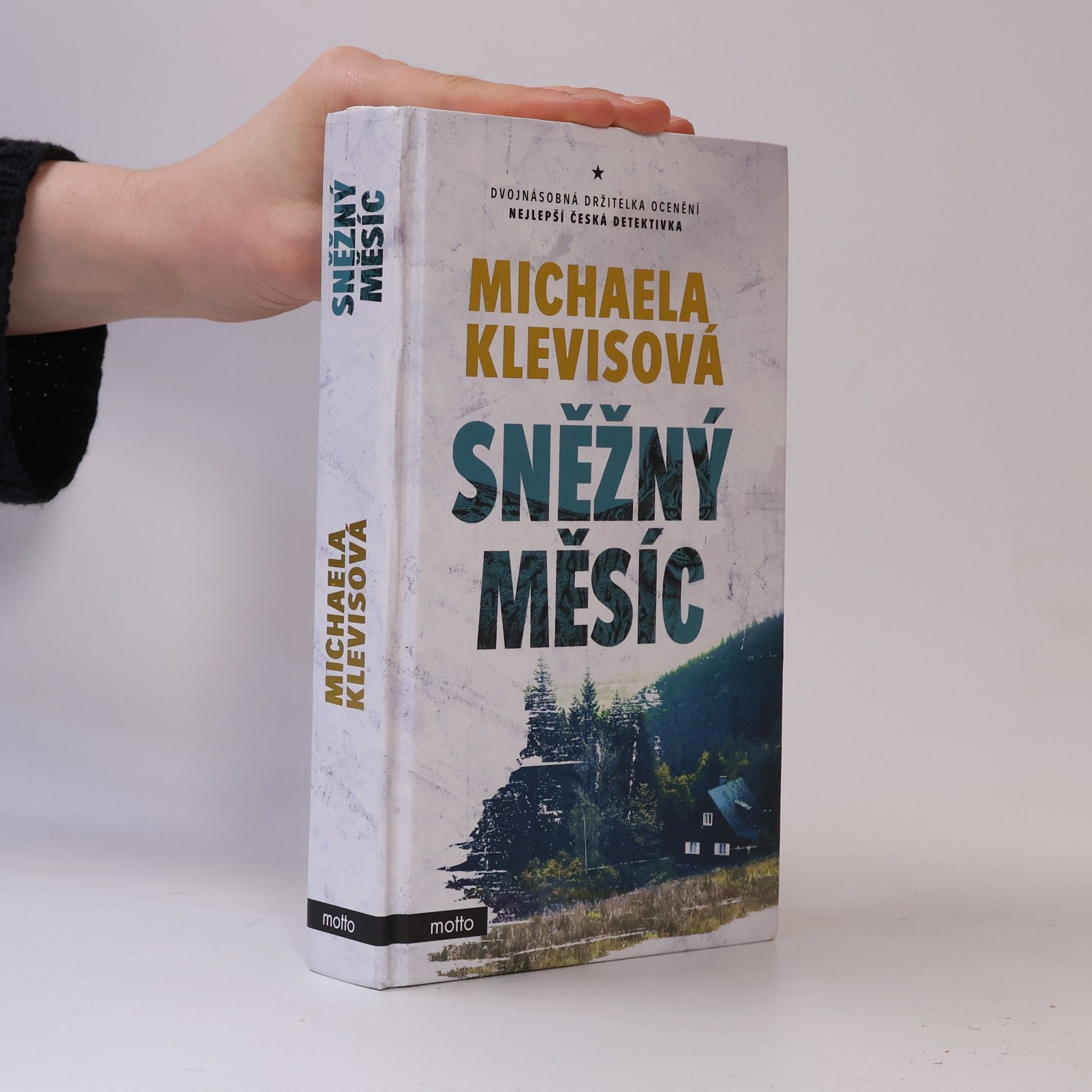 Michaela Klevisová Sněžný měsíc
