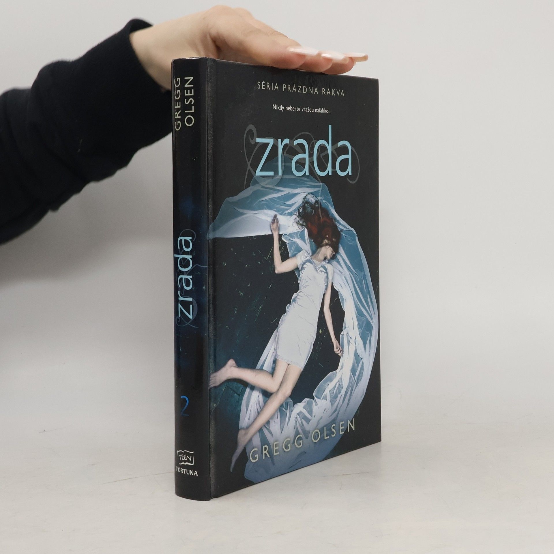 Zrada. Séria prázdna rakva