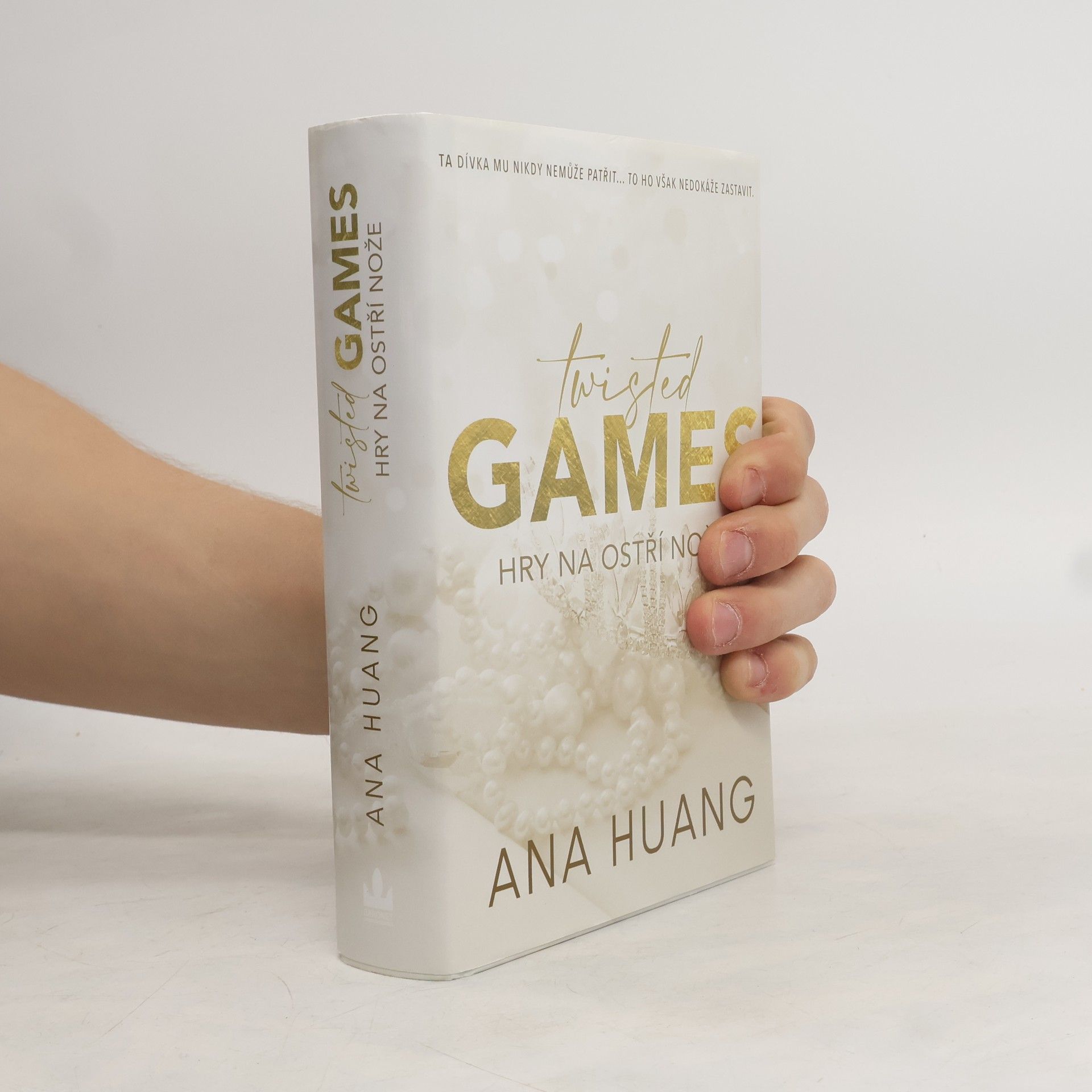 Ana Huang Twisted Games. Hry na ostří nože