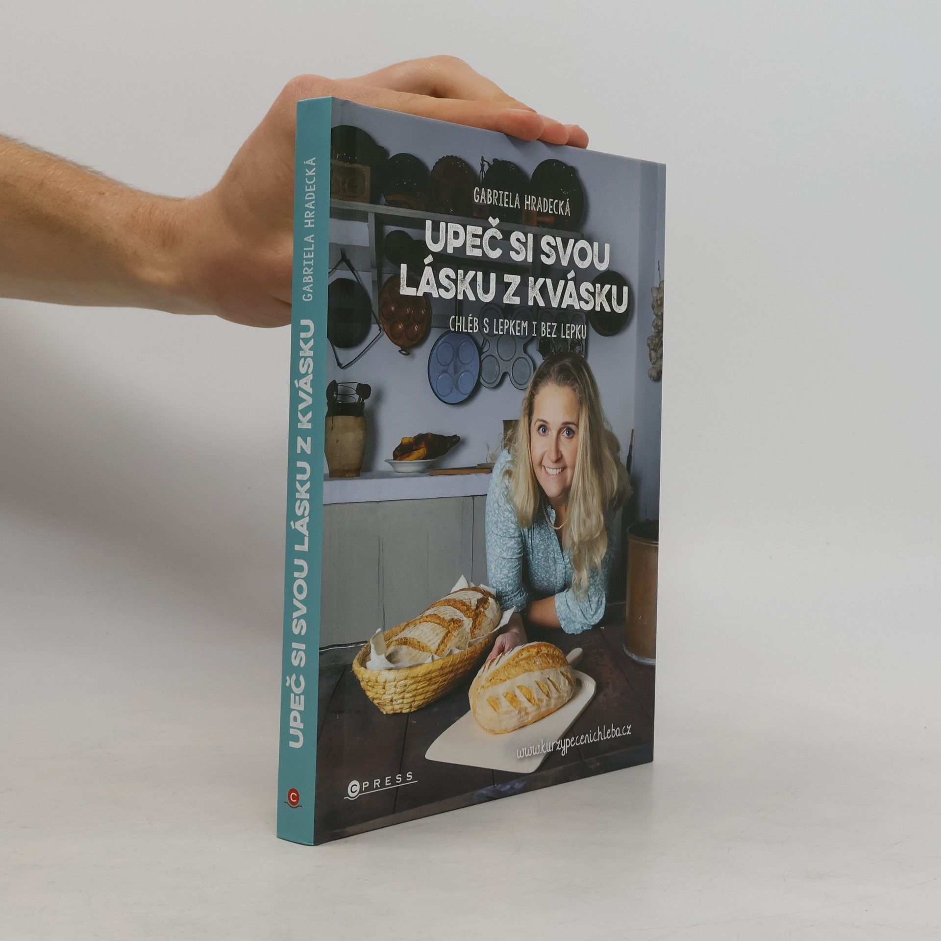 Gabriela Hradecká Upeč si svou lásku z kvásku : chléb s lepkem i bez lepku