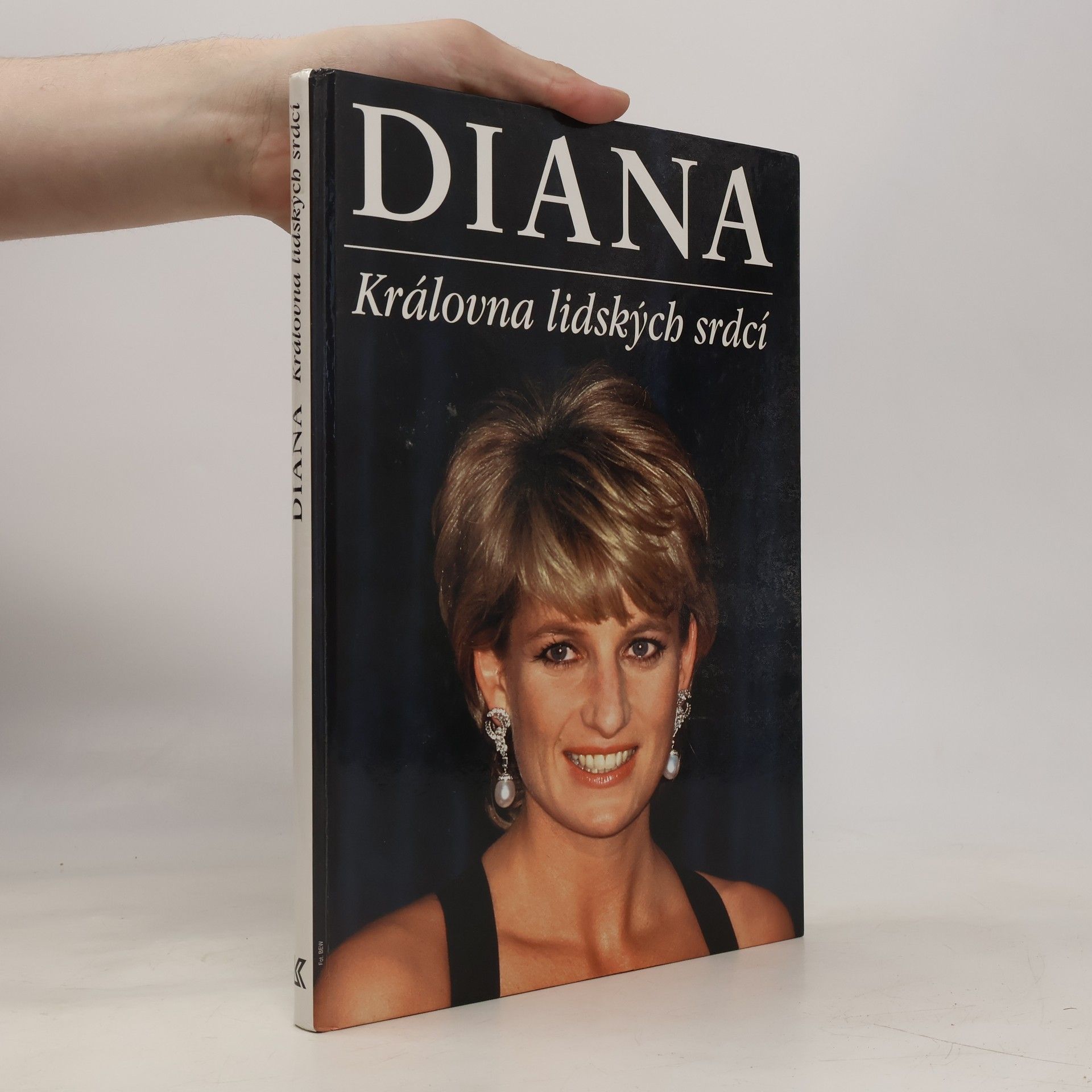 Diana. Královna lidských srdcí