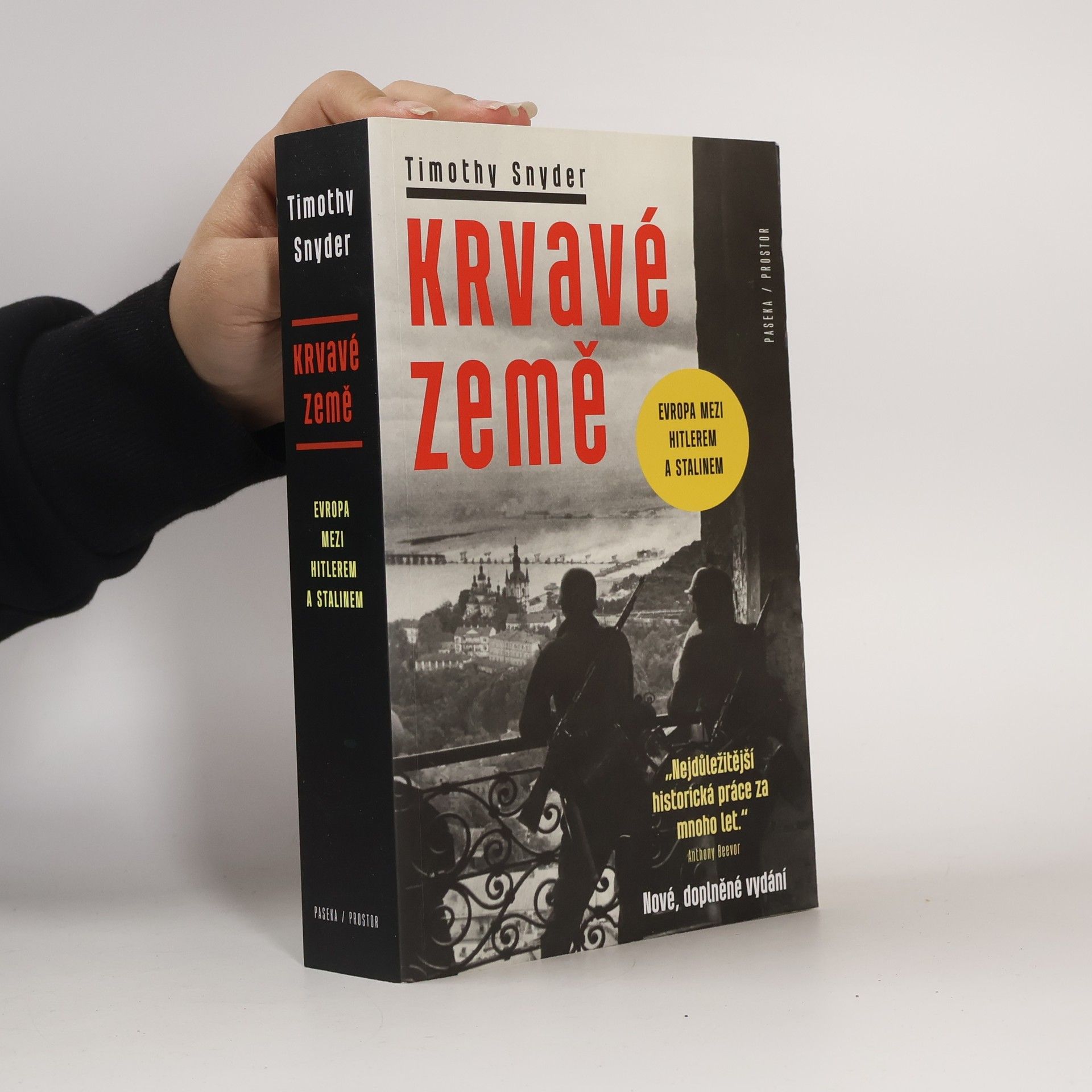 Timothy Snyder Krvavé země : Evropa mezi Hitlerem a Stalinem