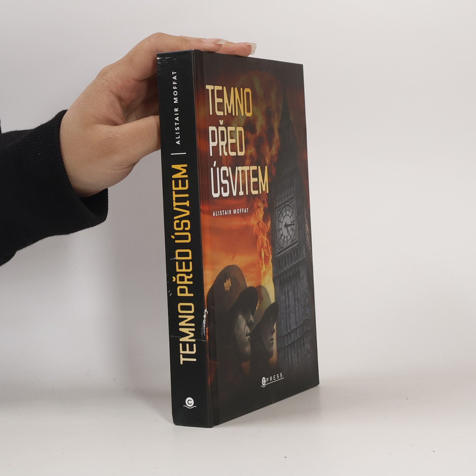 Alistair Moffat Temno před úsvitem