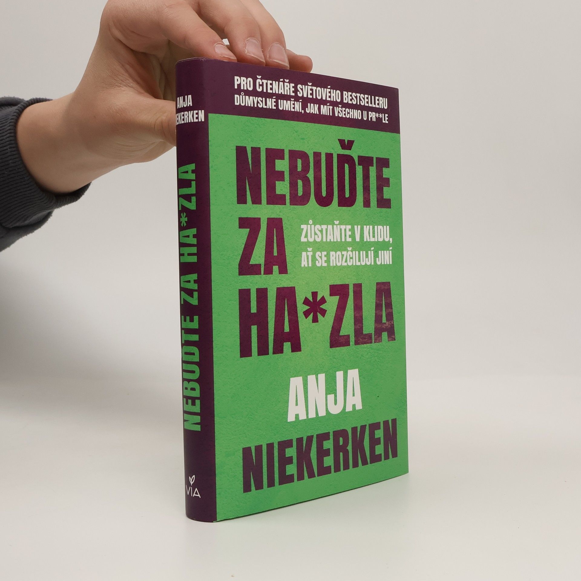 Anja Niekerken Nebuďte za ha*zla : zůstaňte v klidu, ať se rozčilují jiní