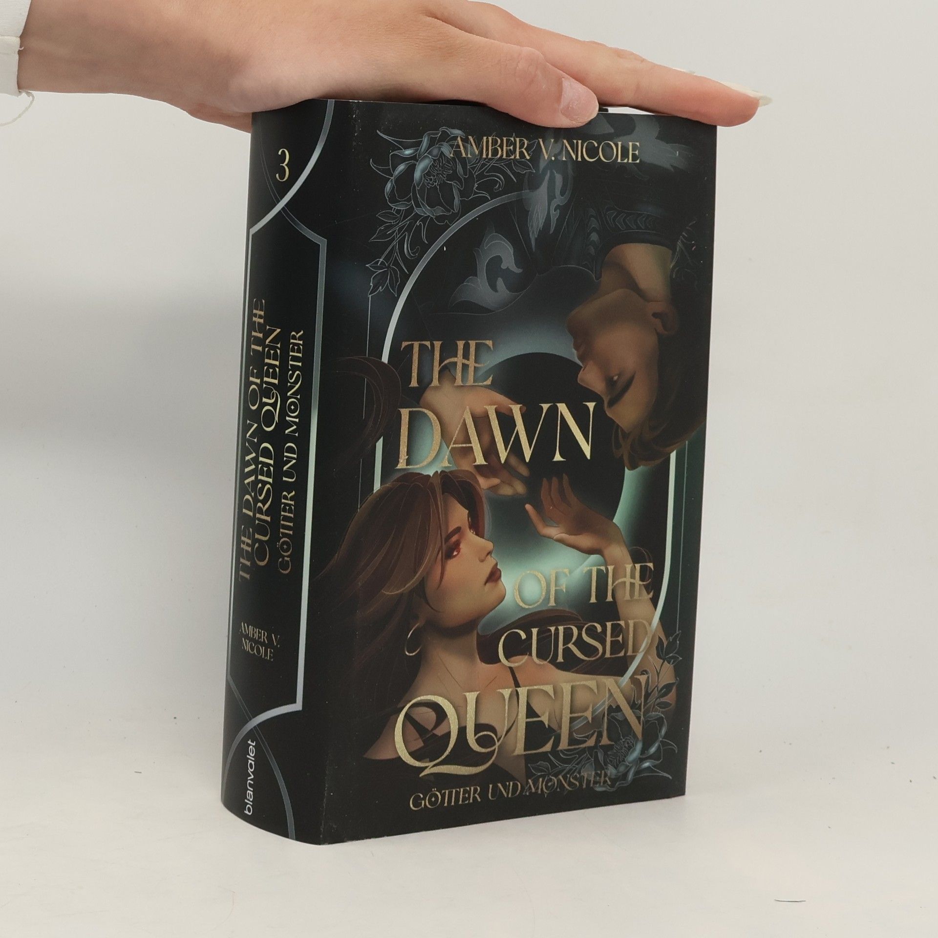 Amber V. Nicole The Dawn of the Cursed Queen 3