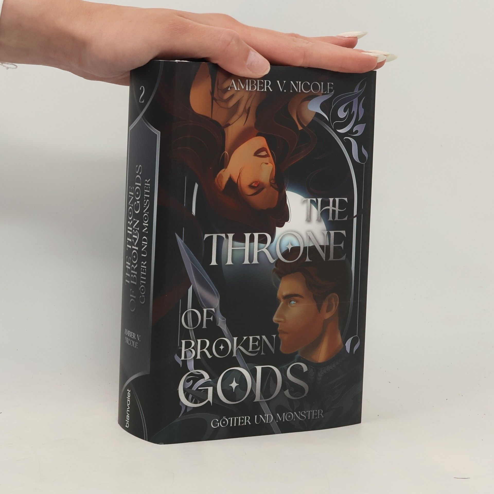 Amber V. Nicole The Throne of Broken Gods 2