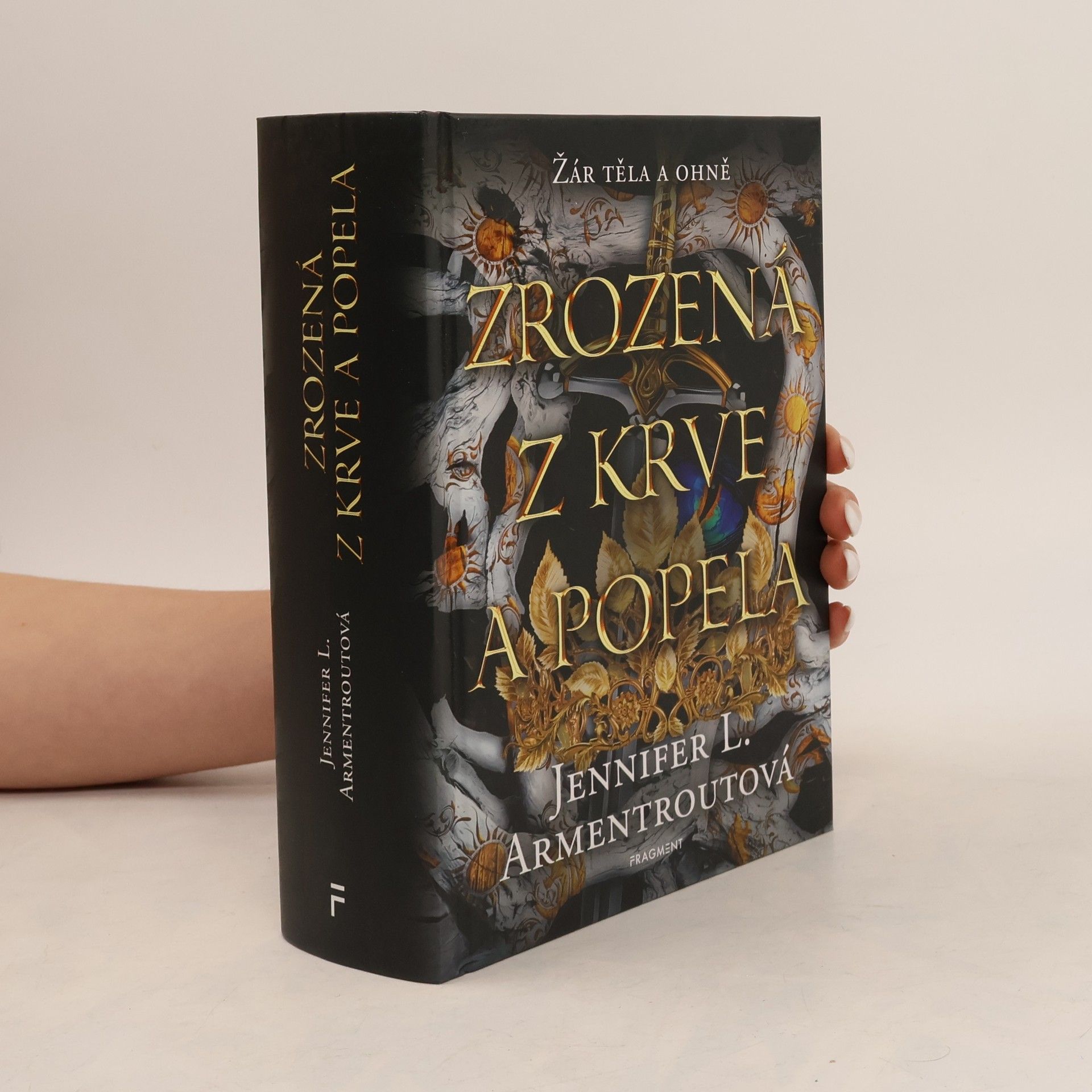 Jennifer Armentrout Zrozená z krve a popela