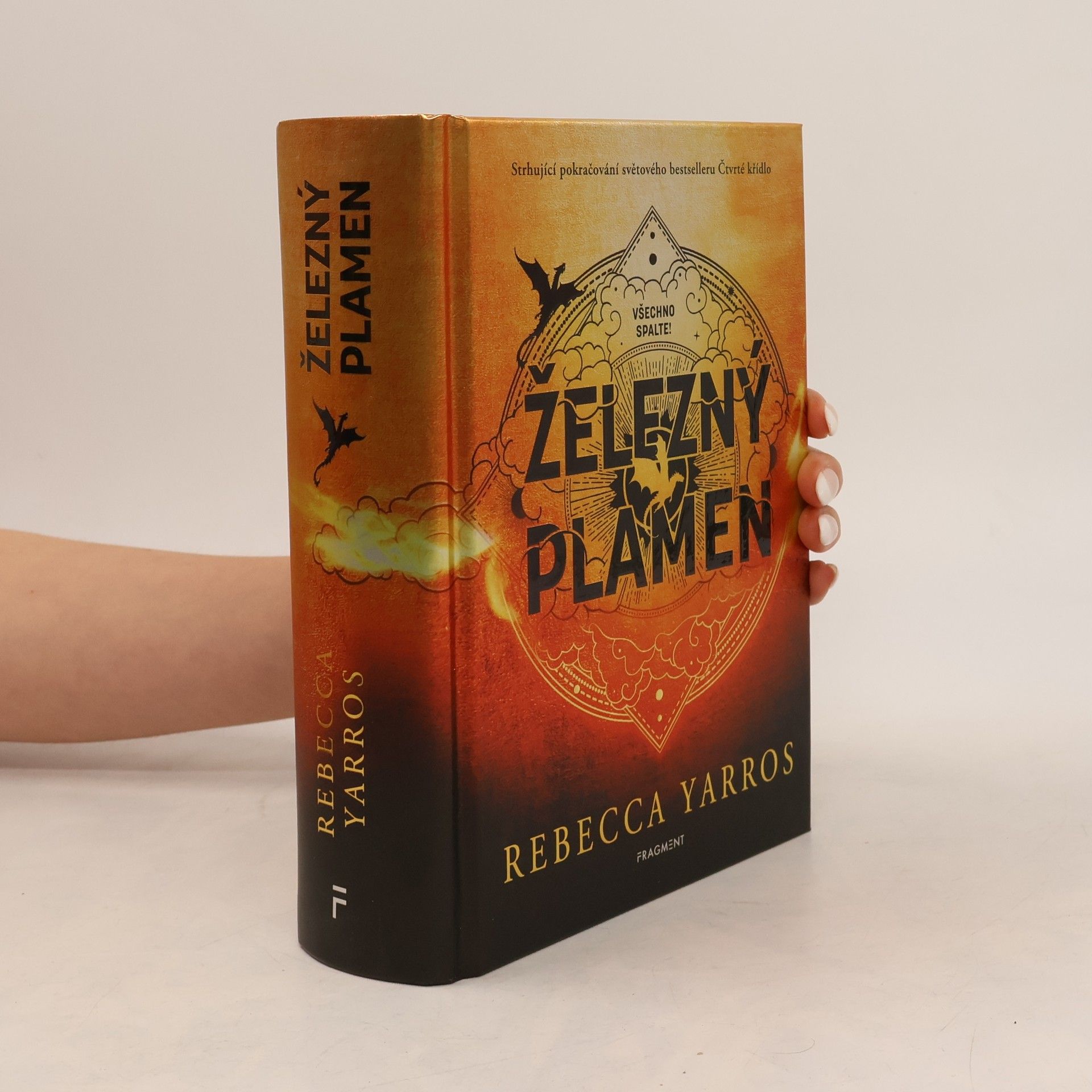 Rebecca Yarros Železný plamen