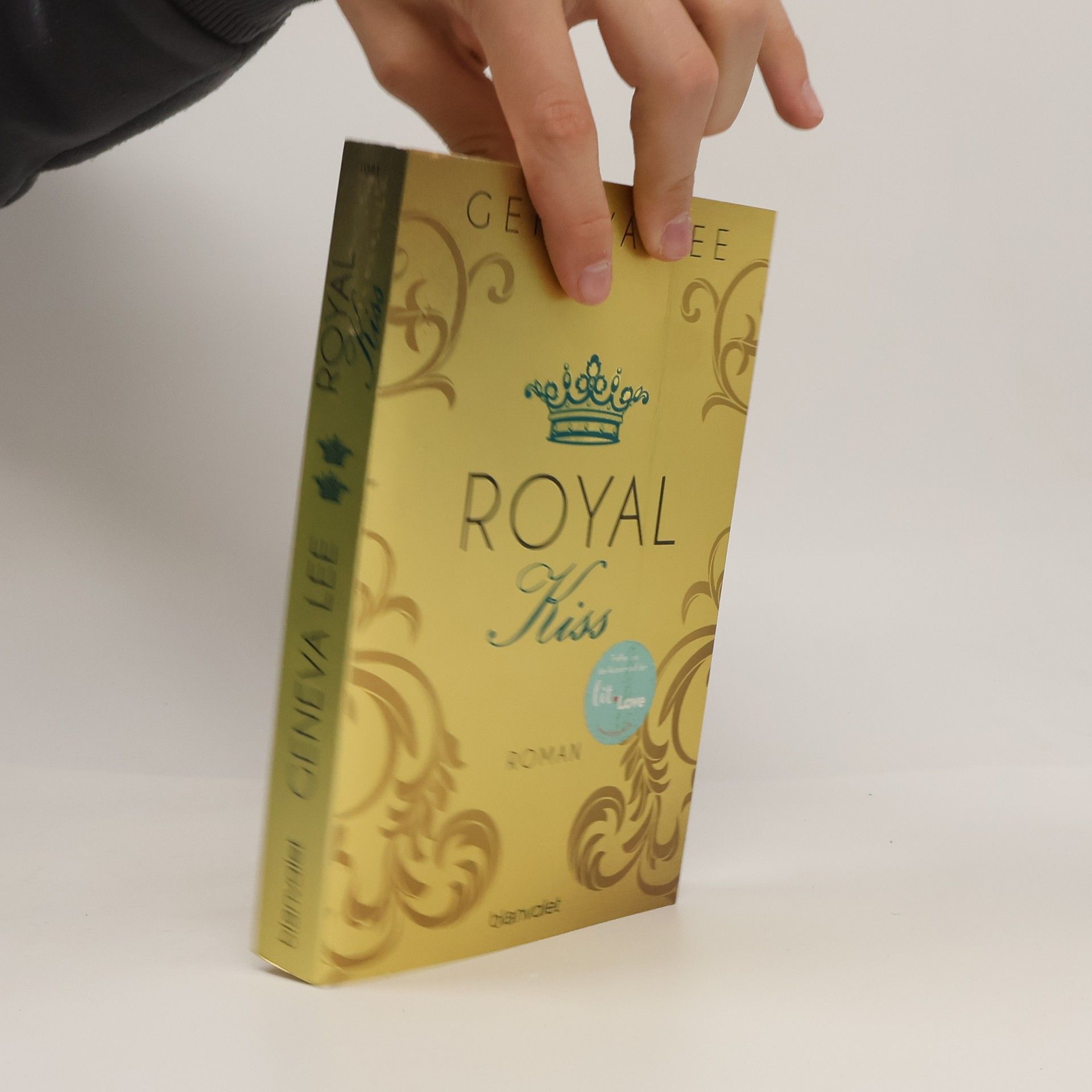 Geneva Lee Royal Kiss