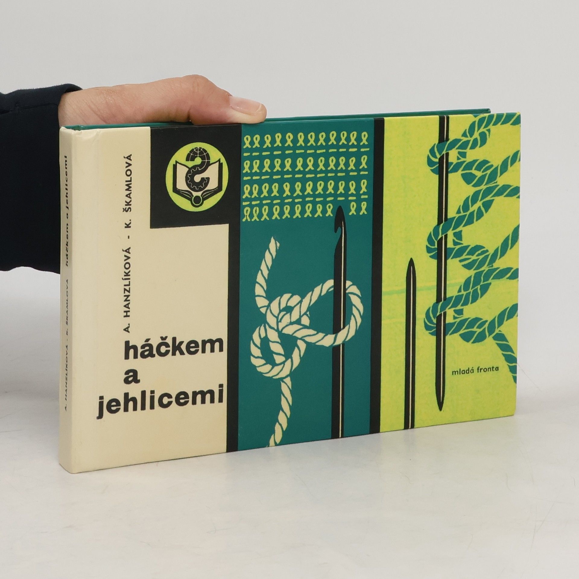 Květa Škamlová Háčkem a jehlicemi