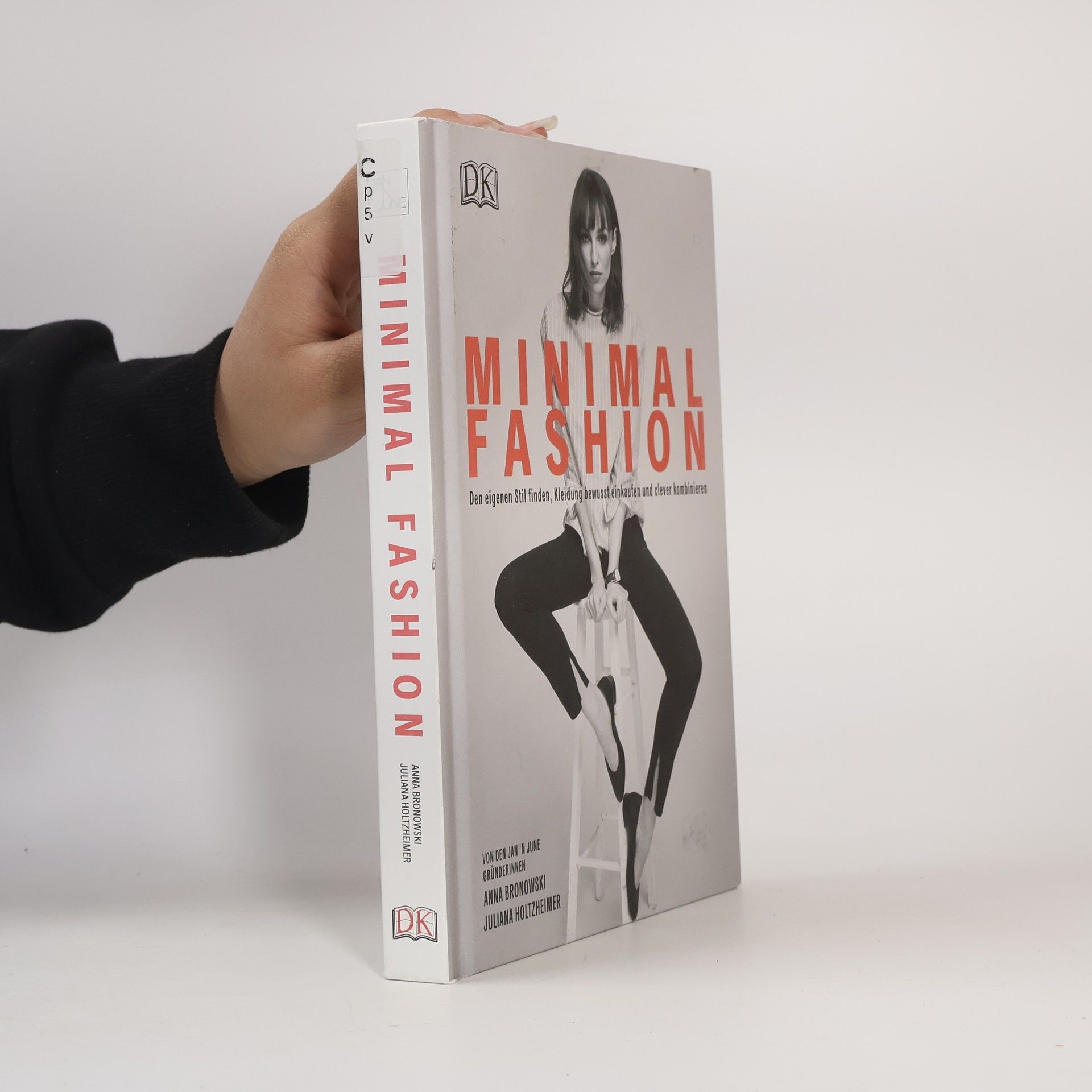 Anna Bronowski Minimal Fashion