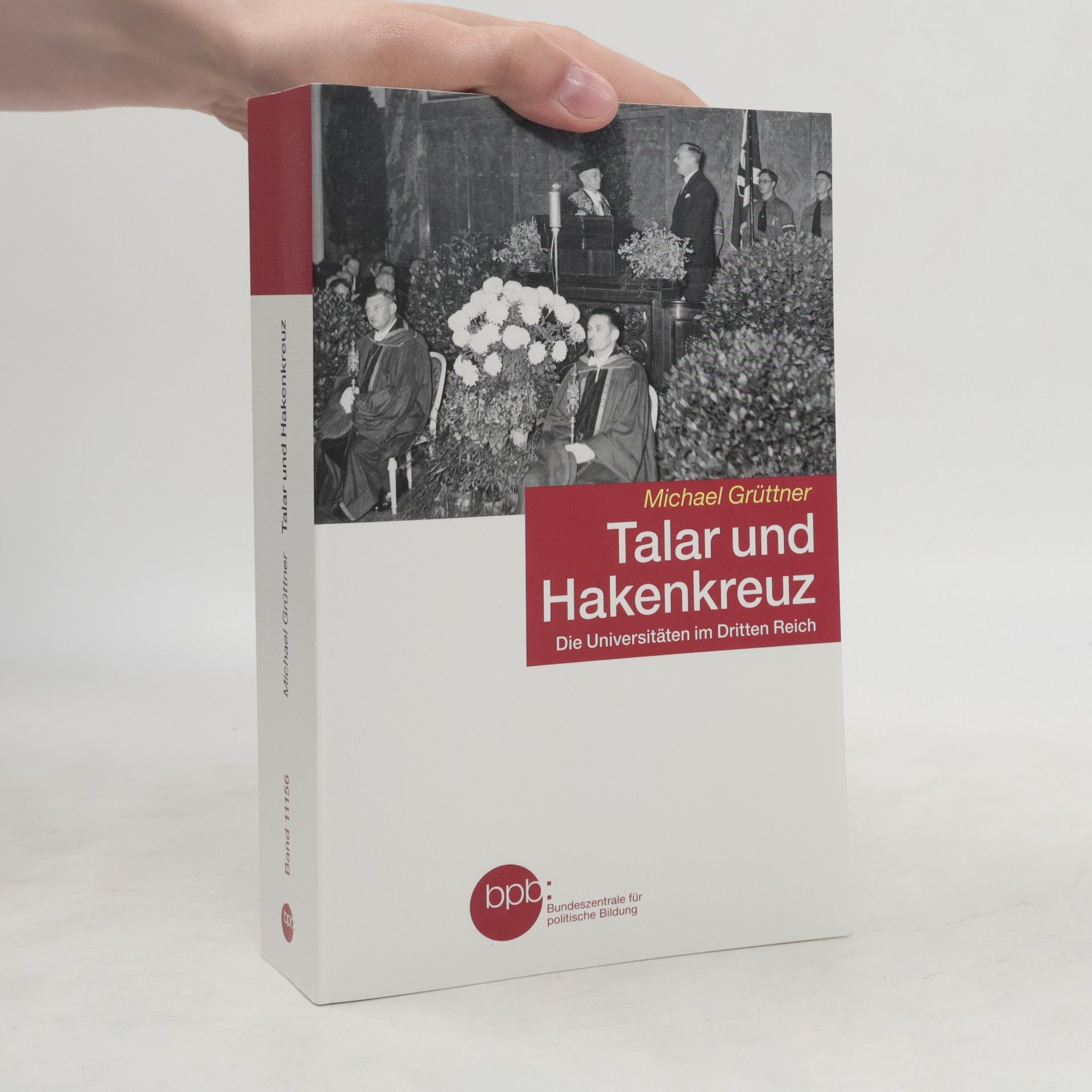 Talar und Hakenkreuz
