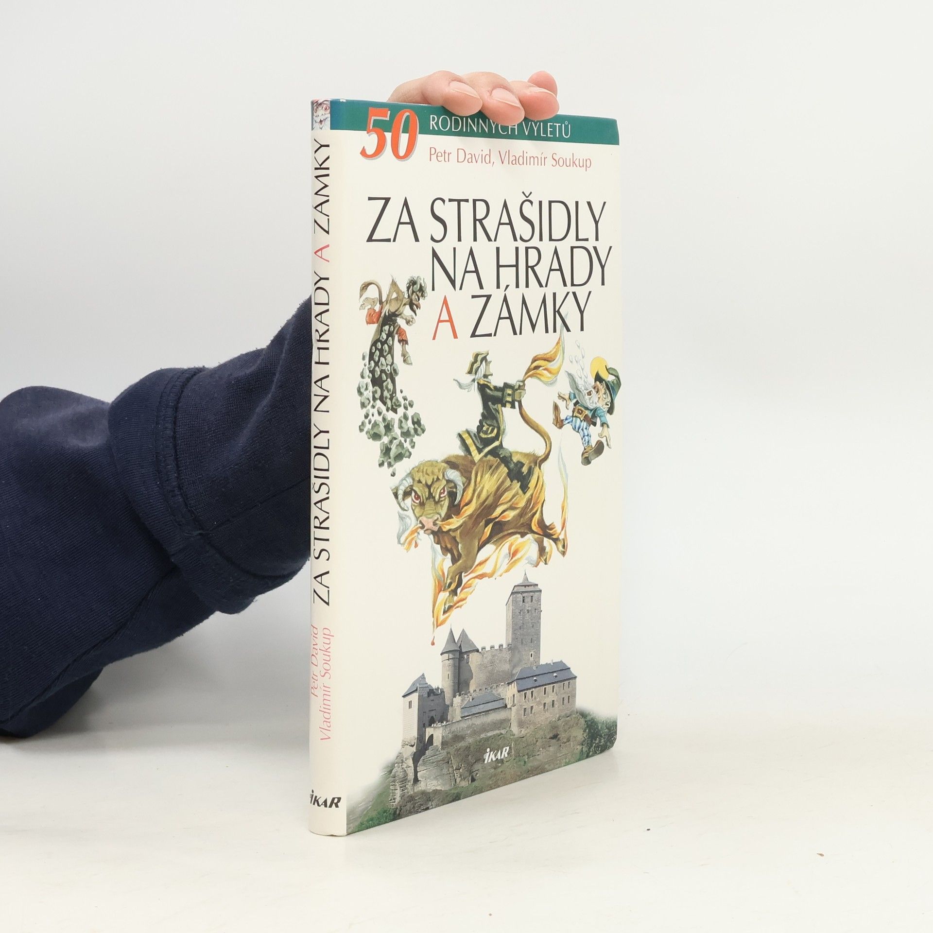 Petr David Za strašidly na hrady a zámky