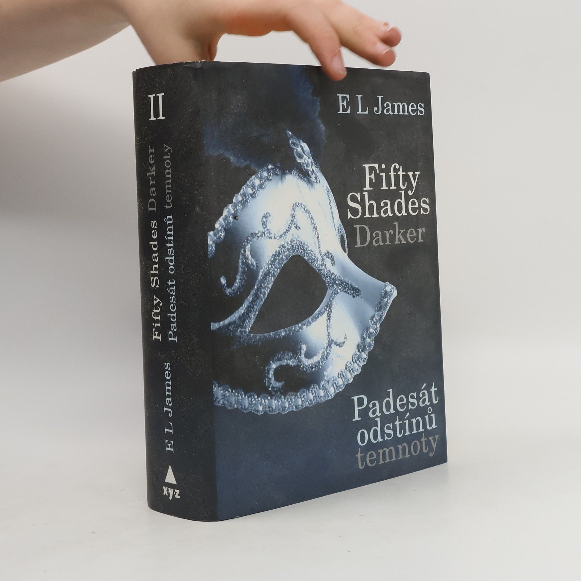 E. L. James Padesát odstínů temnoty