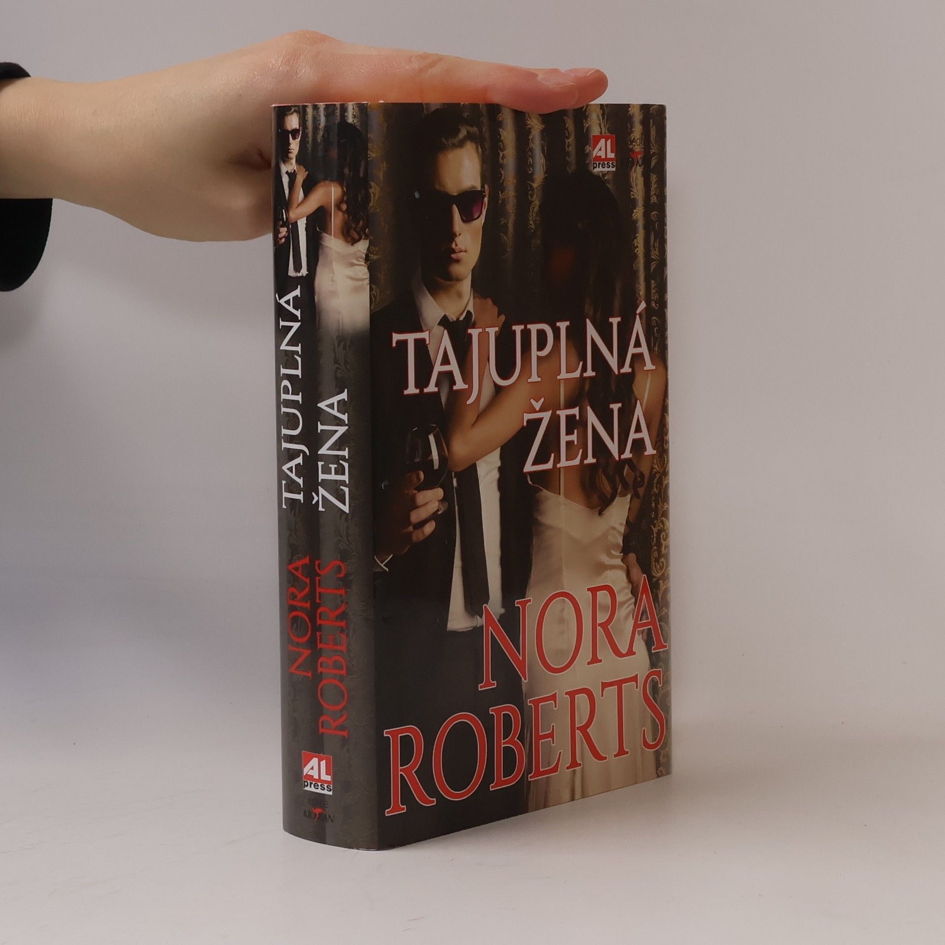 Nora Roberts Tajuplná žena