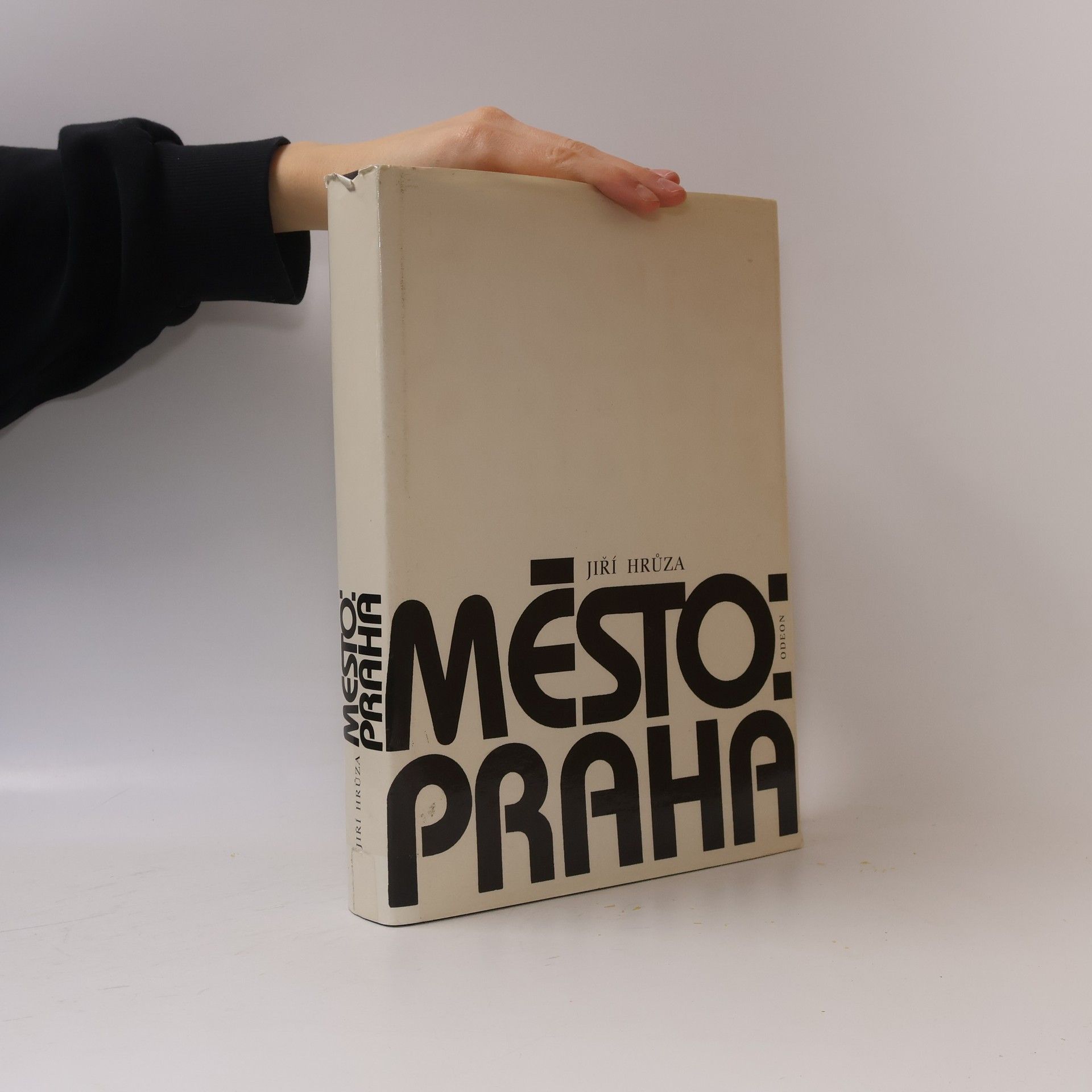 Město. Praha