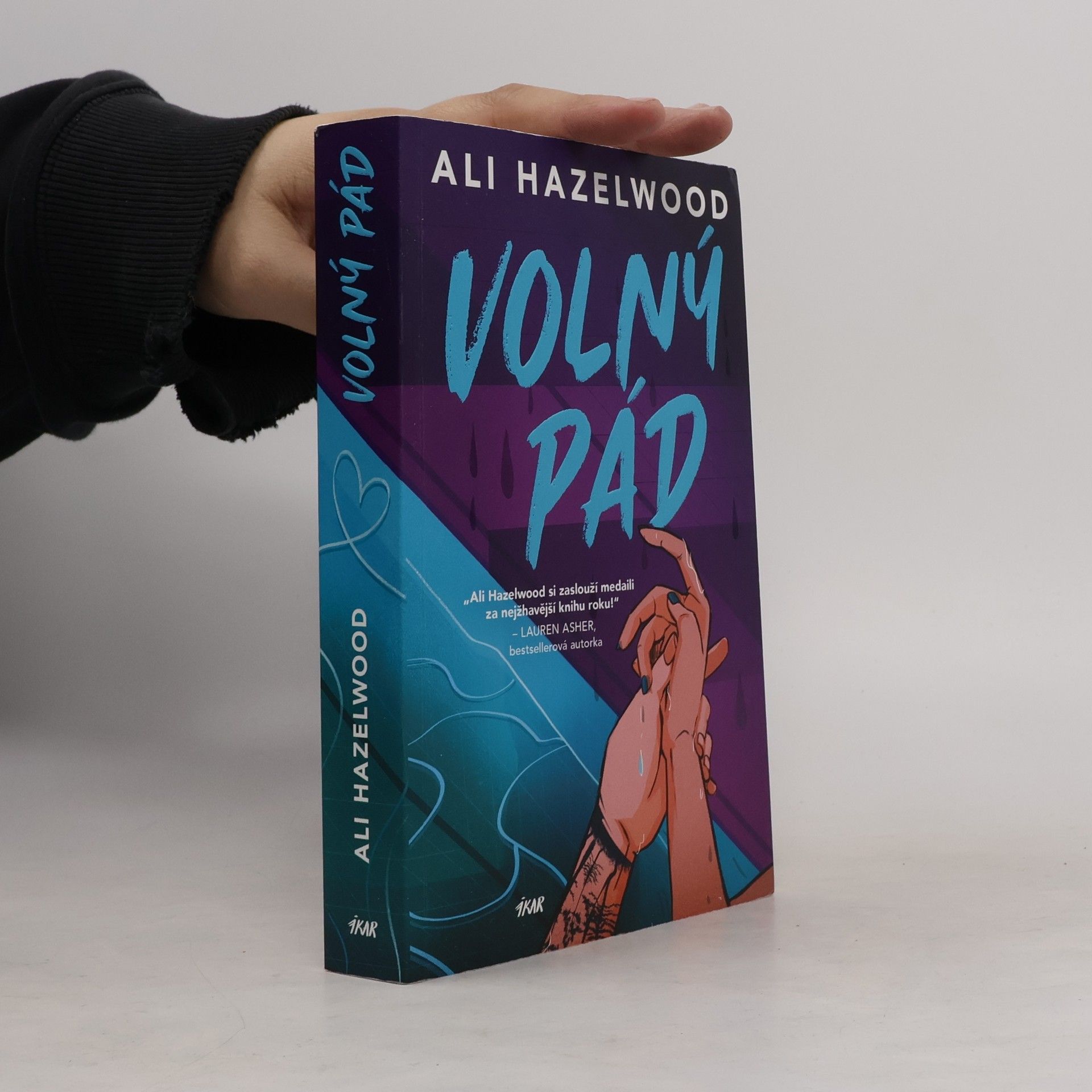 Ali Hazelwood Volný pád