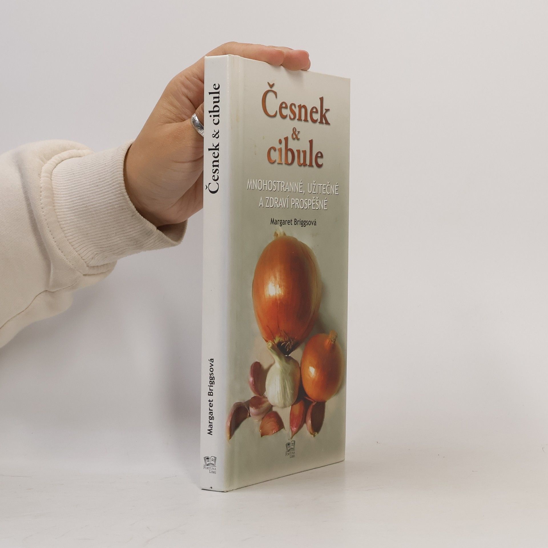 Margaret Briggs Česnek & cibule : mnohostranné, užitečné a zdraví prospěšné