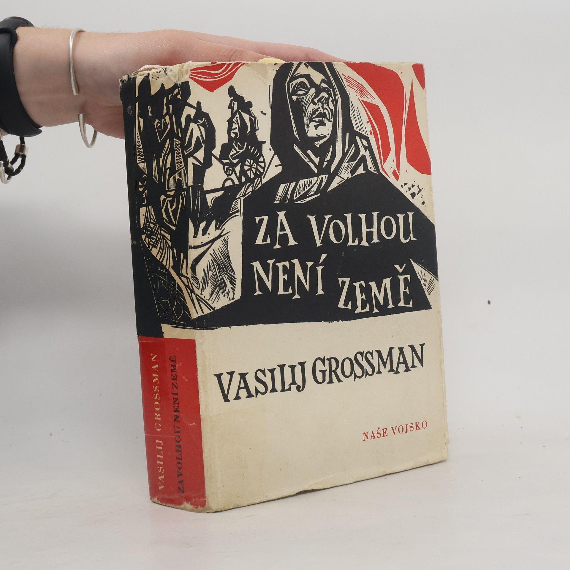 Za Volhou není země