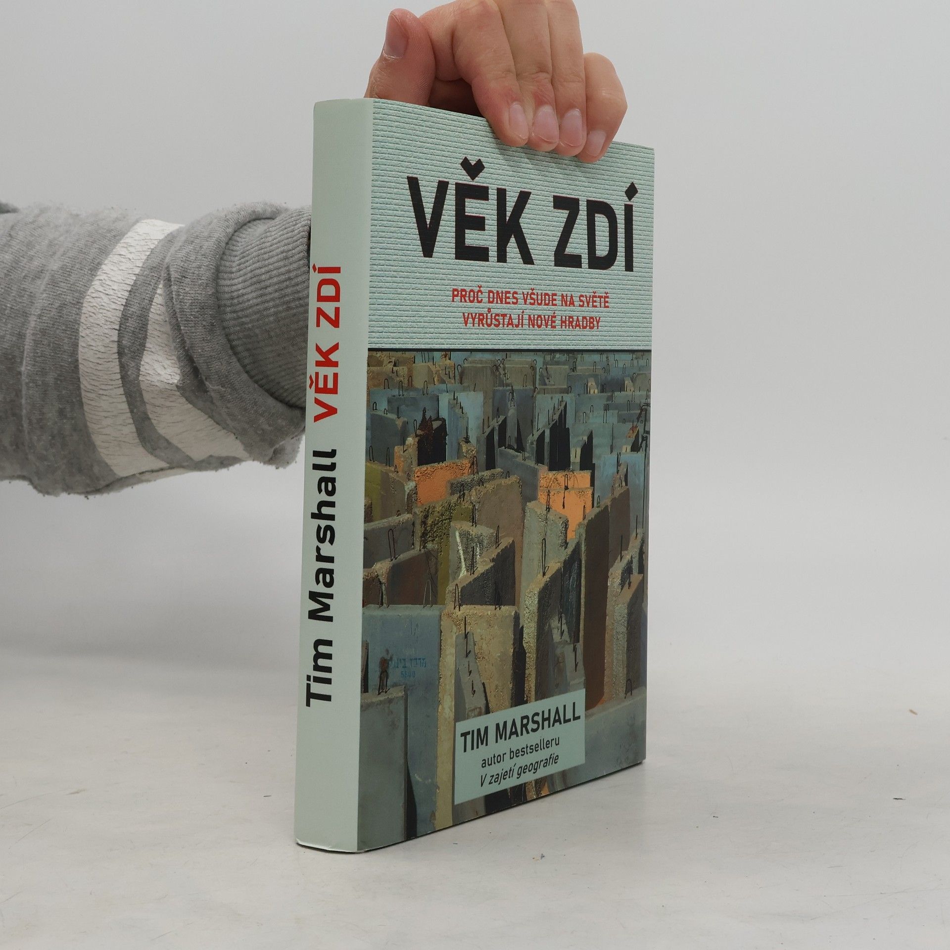 Tim Marshall Věk zdí: Proč dnes všude na světě vyrůstají nové hradby
