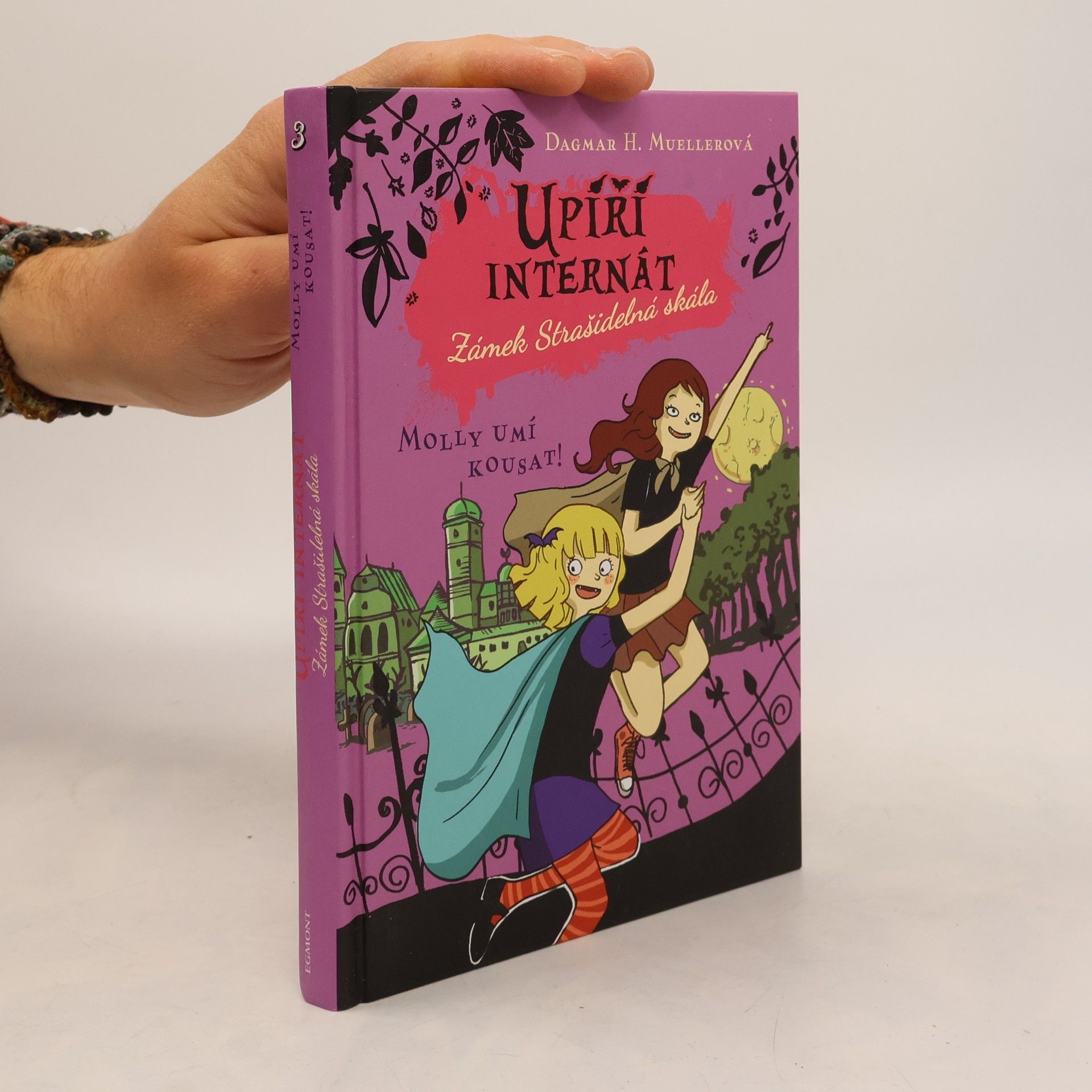Dagmar H. Mueller Molly umí kousat!