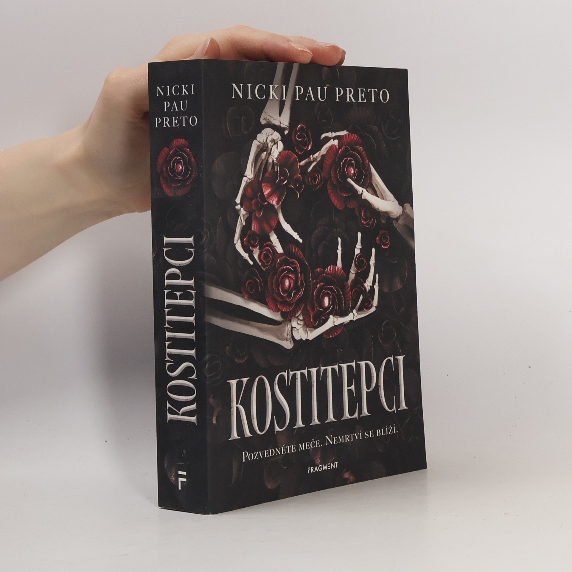 Nicki Pau Preto Kostitepci