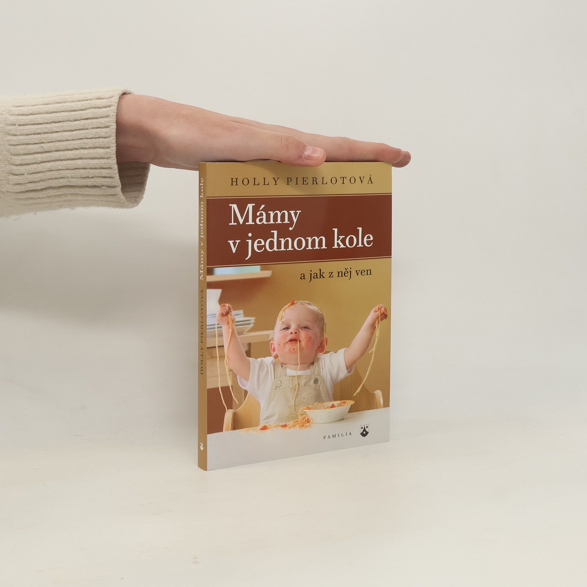 Holly Pierlot Mámy v jednom kole