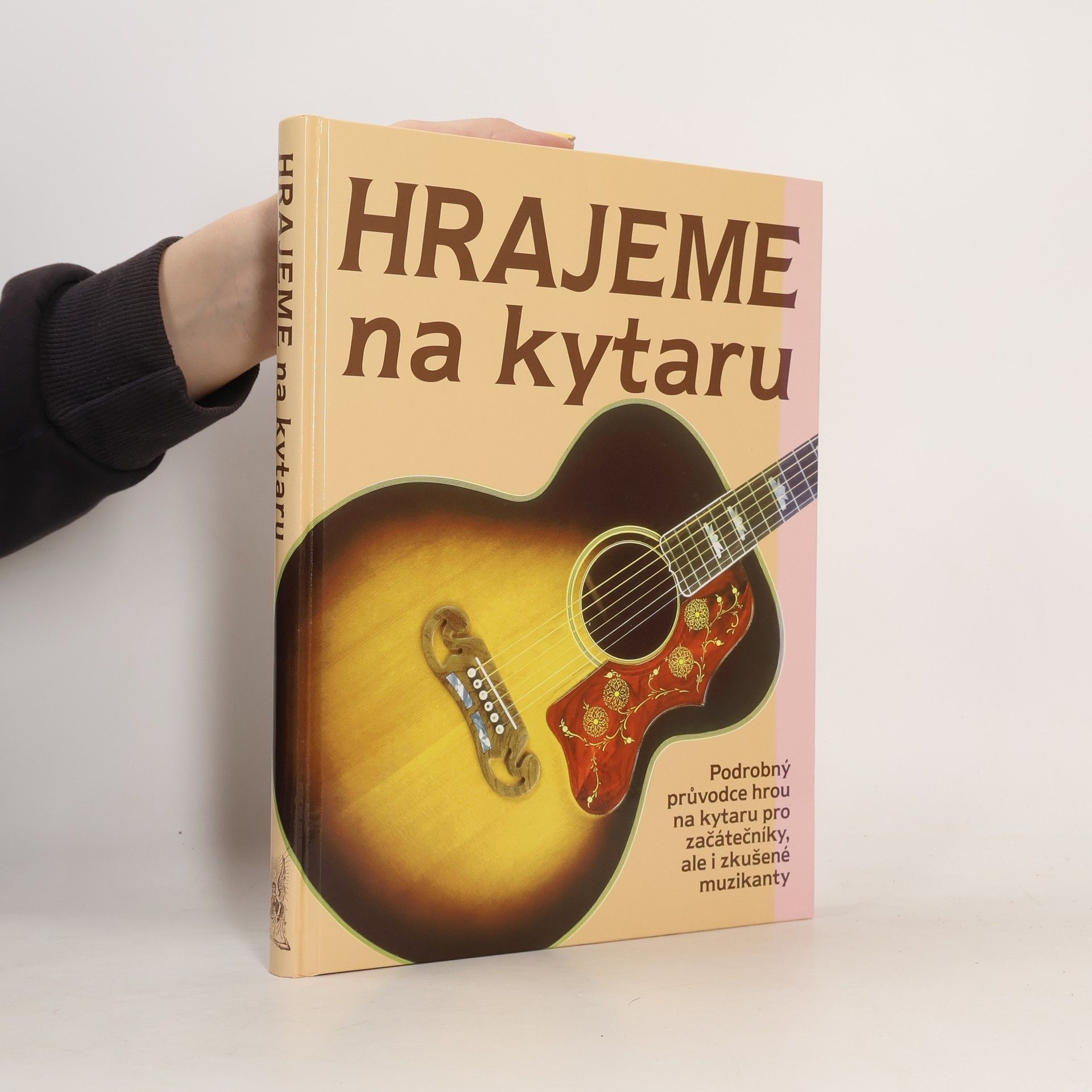Pavel Dan Hrajeme na kytaru